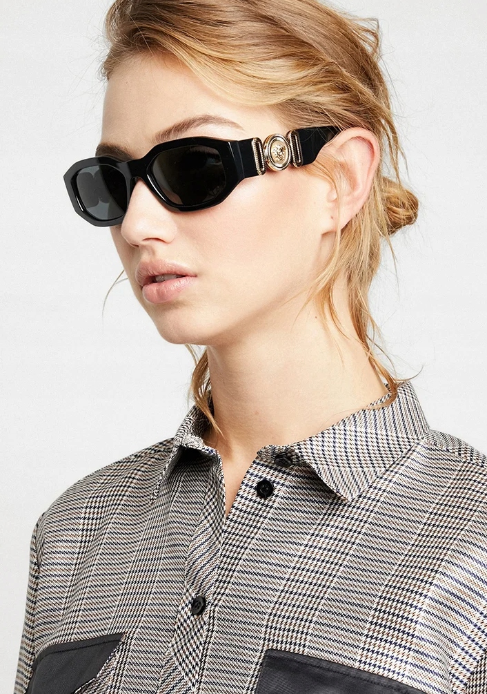 Versace Sluneční Brýle Černé Barvy S Logem 0AXD2_C*