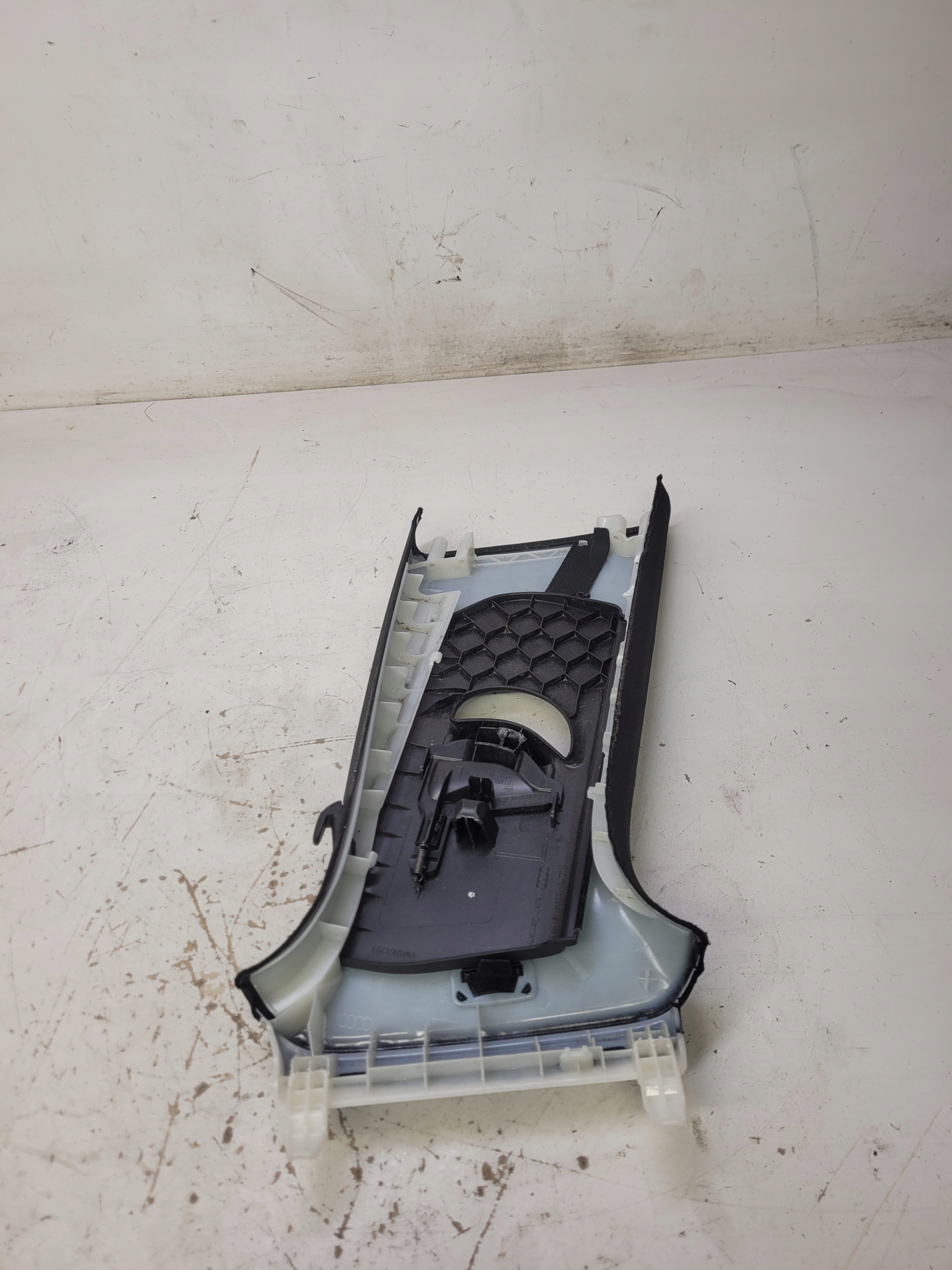 cover SLUPKA B left AUDI A4 B9 AVANT 8W0867243E