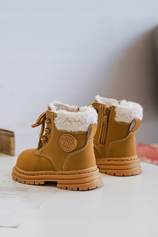 TRAPERY BOTKI NA SUWAK OCIEPLANE DZIECIĘCE EKO SKÓRZANE CAMEL 20 Dodatkowe informacje Sztywny zapiętek