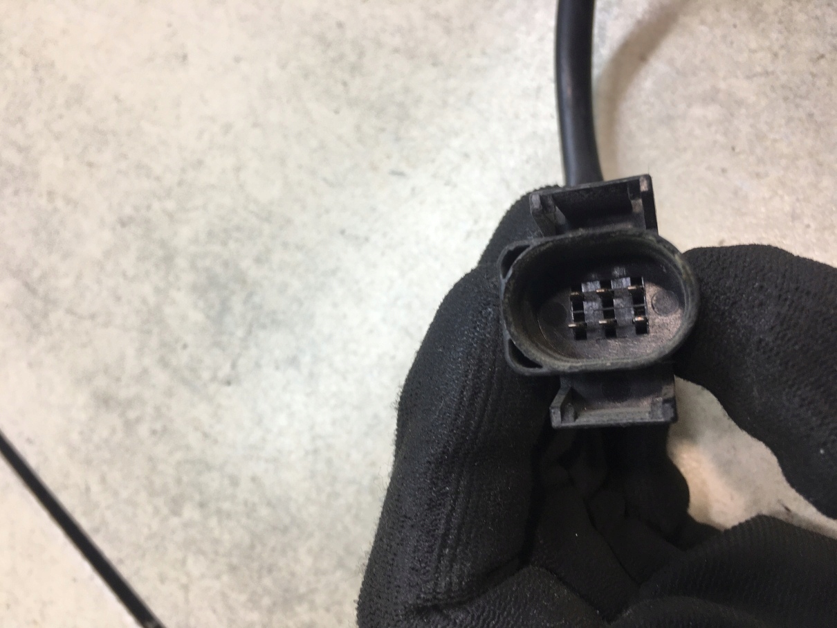 7M0907469A - ГАЗОВЫЙ ПОТЕНЦИОМЕТР SHARAN 1.9 TDI 0205001044 6 PIN