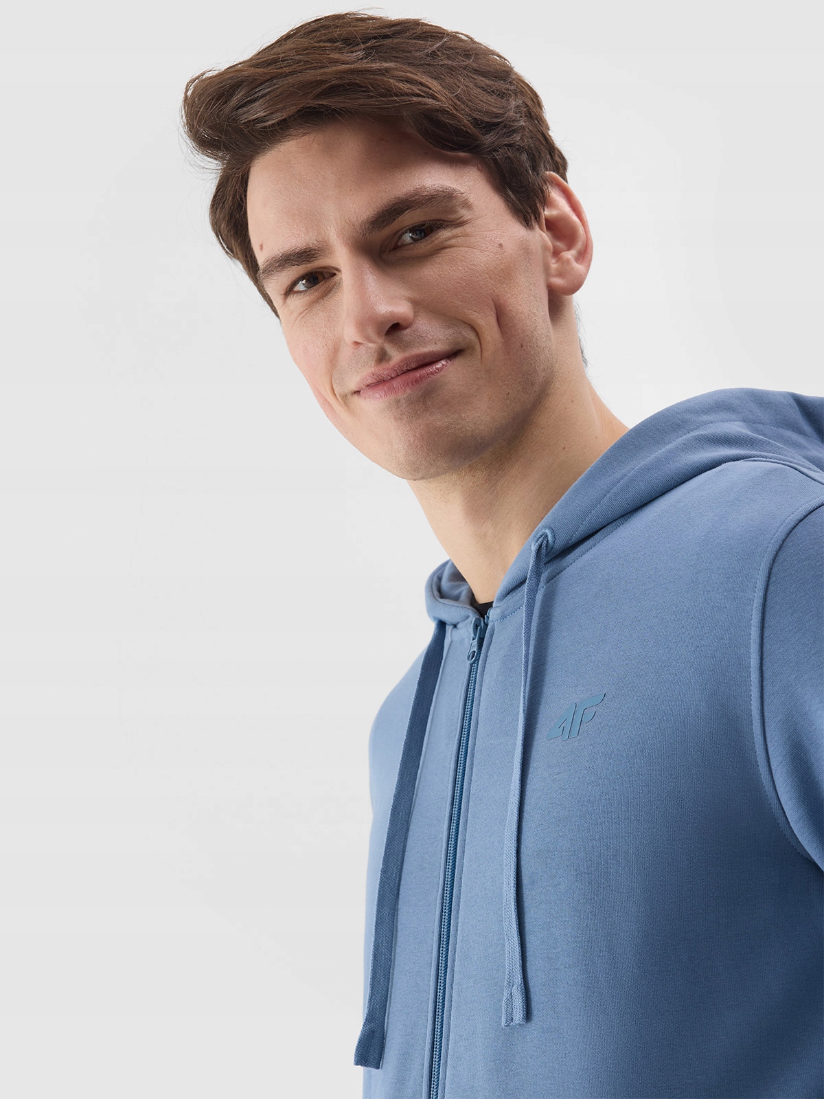 4F BLUZA MĘSKA DRESOWA SPORTOWA ROZPINANA Z KAPTUREM SS24 Model TSWSM0951