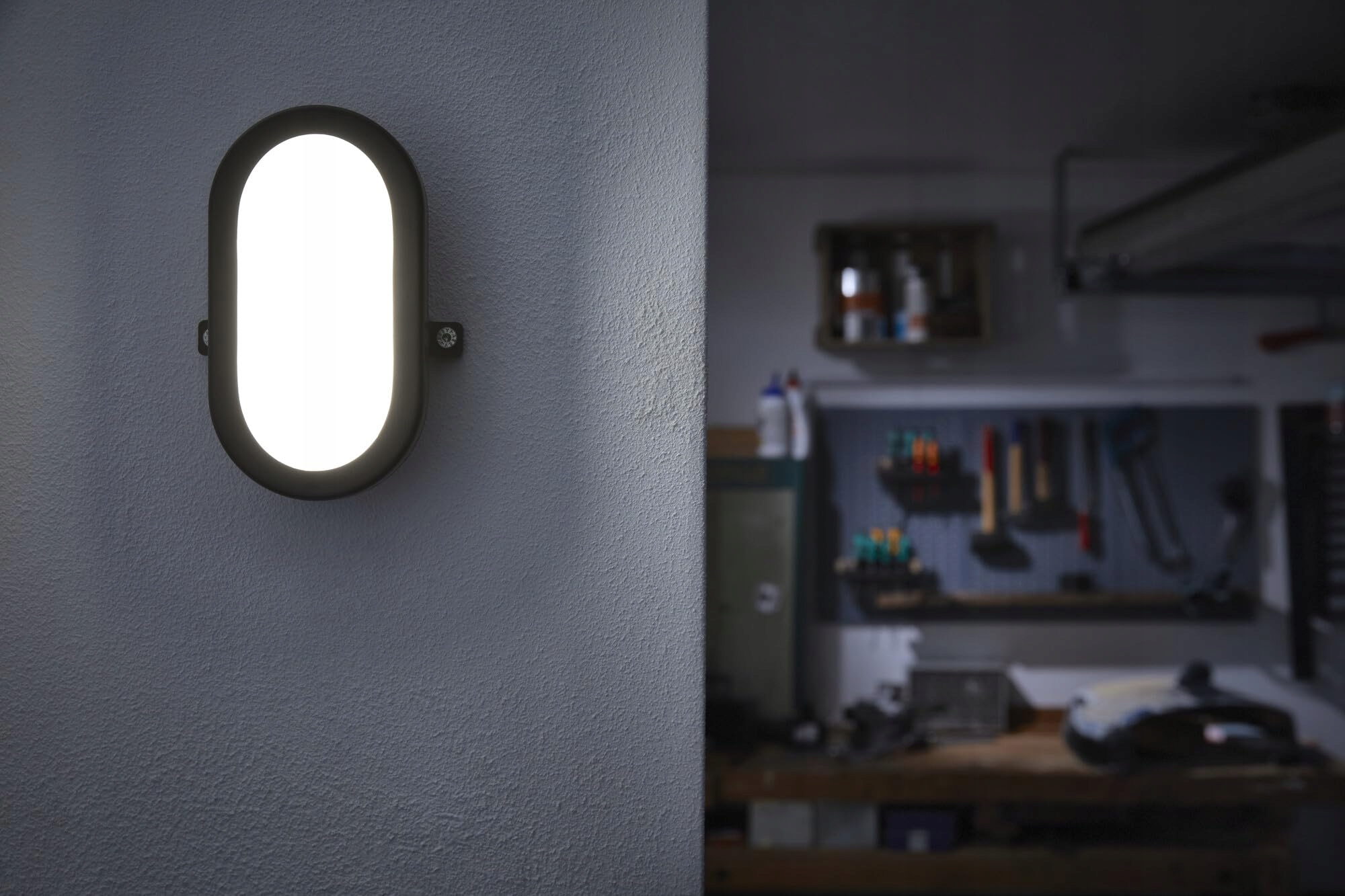 OSRAM Lampa Ścienna LED Do Garażu Piwnicy Czarna Odporna 11W IP54 IK06 — miniatura 5