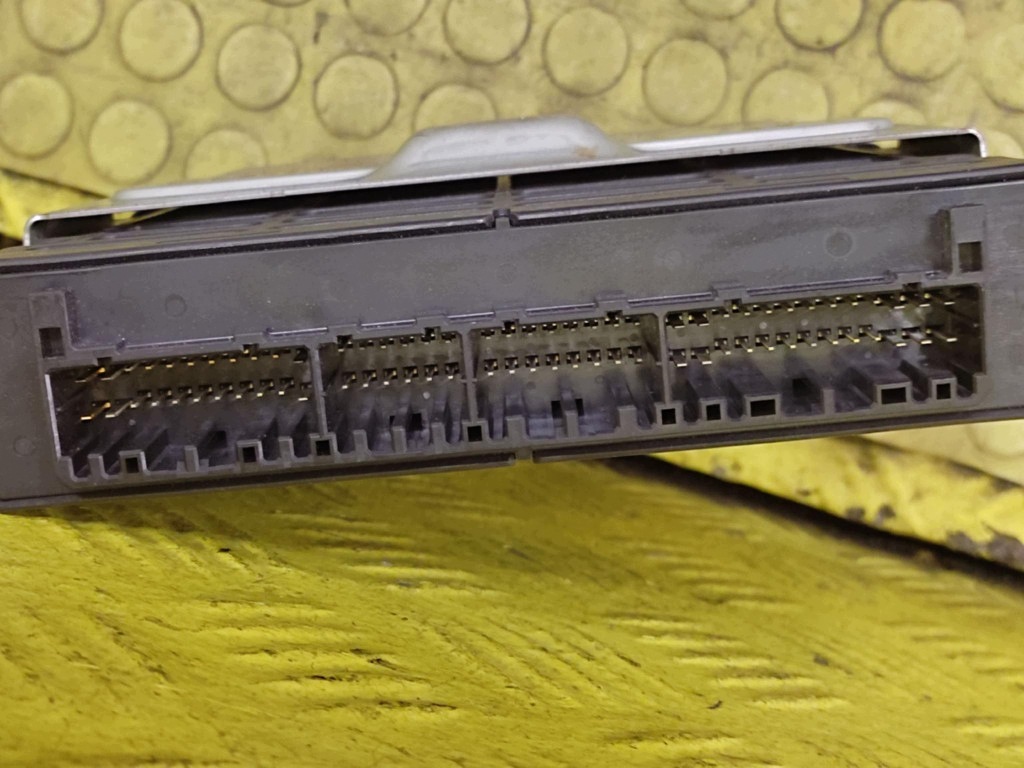 MITSUBISHI LANCER VII control unit of the engine MN132618