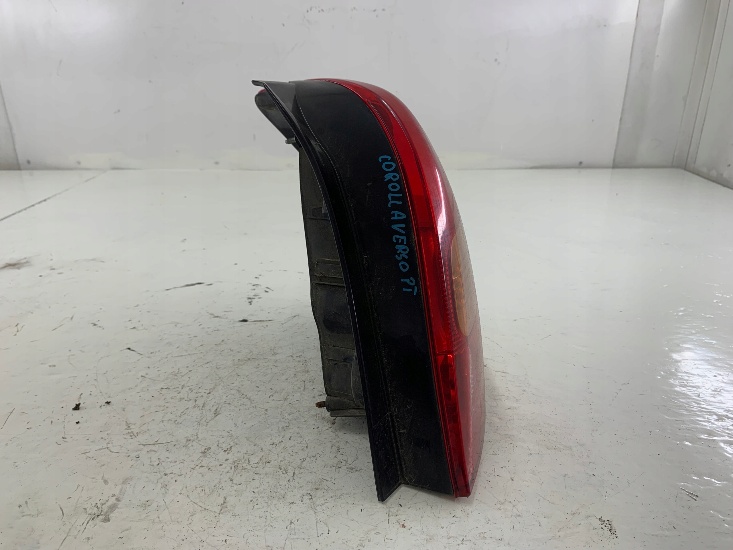 TOYOTA COROLLA VERSO and light right rear part