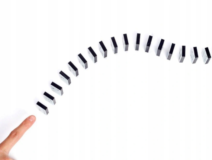 DOMINO DREWNIANE KLOCKI GRA RODZINNA + PUDEŁKO Minimalna liczba graczy 1