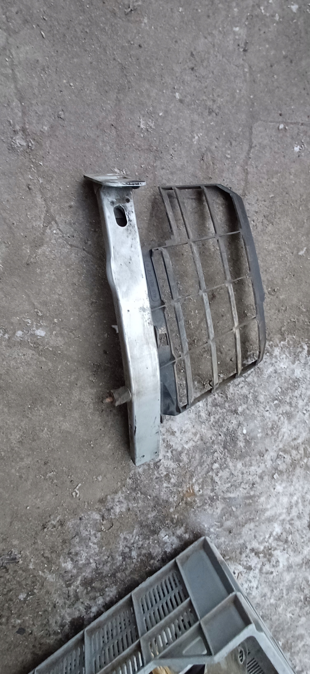 AUDI A8 D3 Console Support plaque Aile Droit 4e0821172