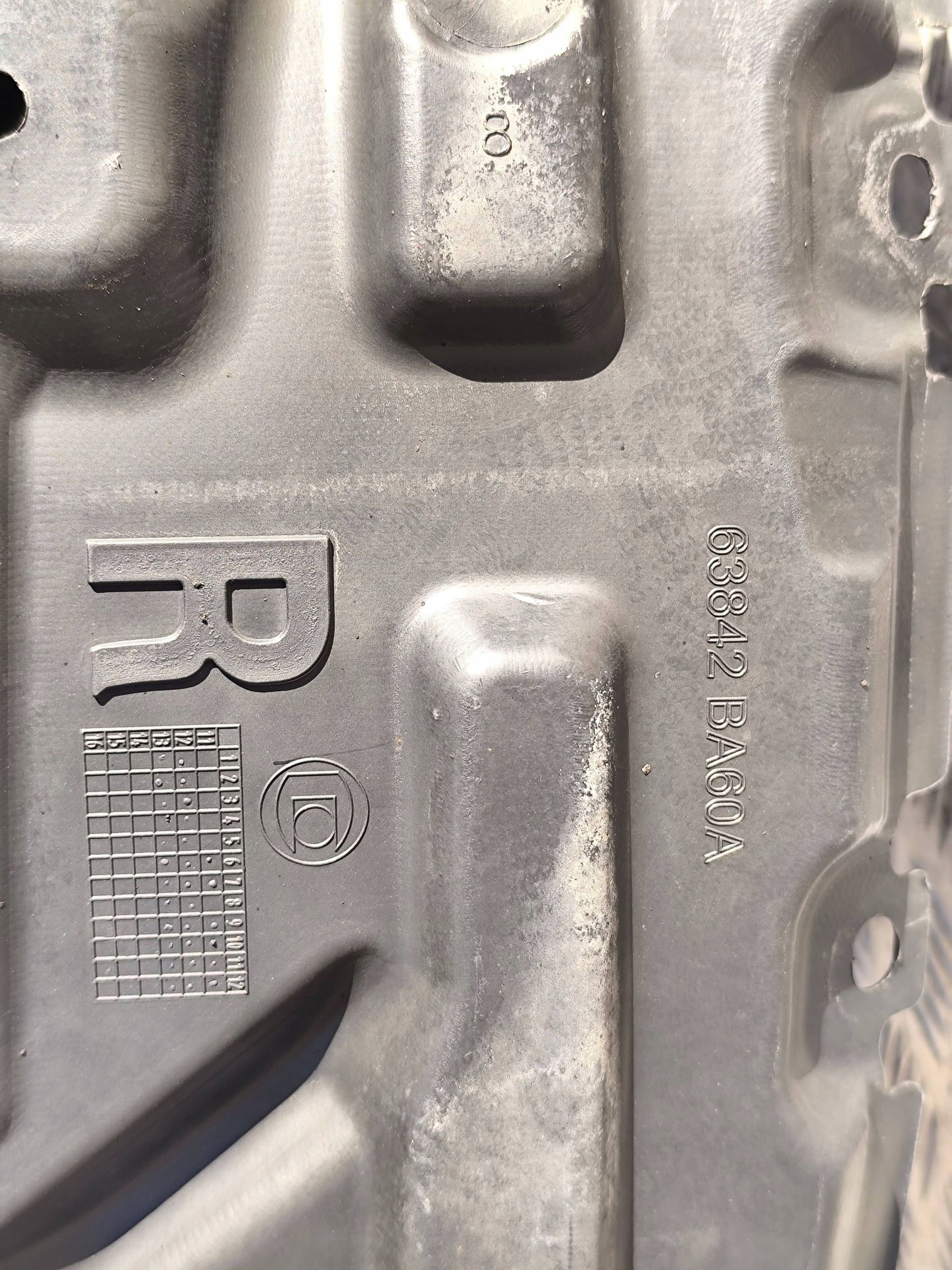 NISSAN JUKE and F15 mudguard front right 63842BA60A