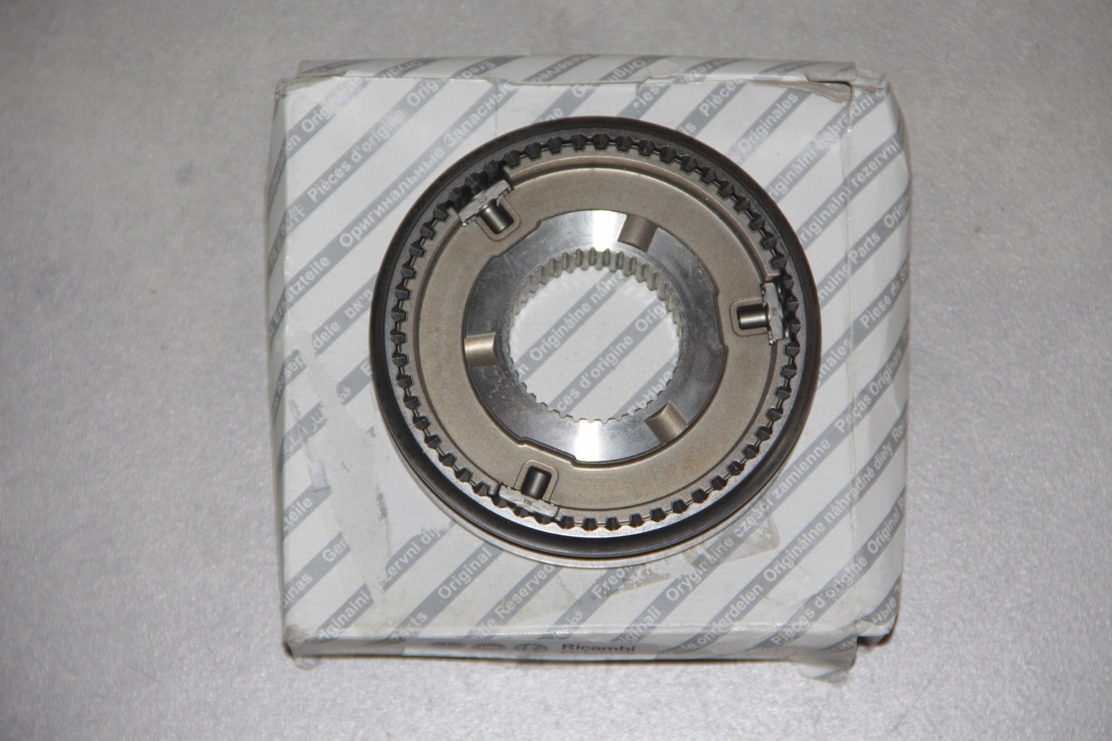OPEL SKRZYNIA M32 M20 PRZESUWKA WSTECZNEGO OR Part number 55563744