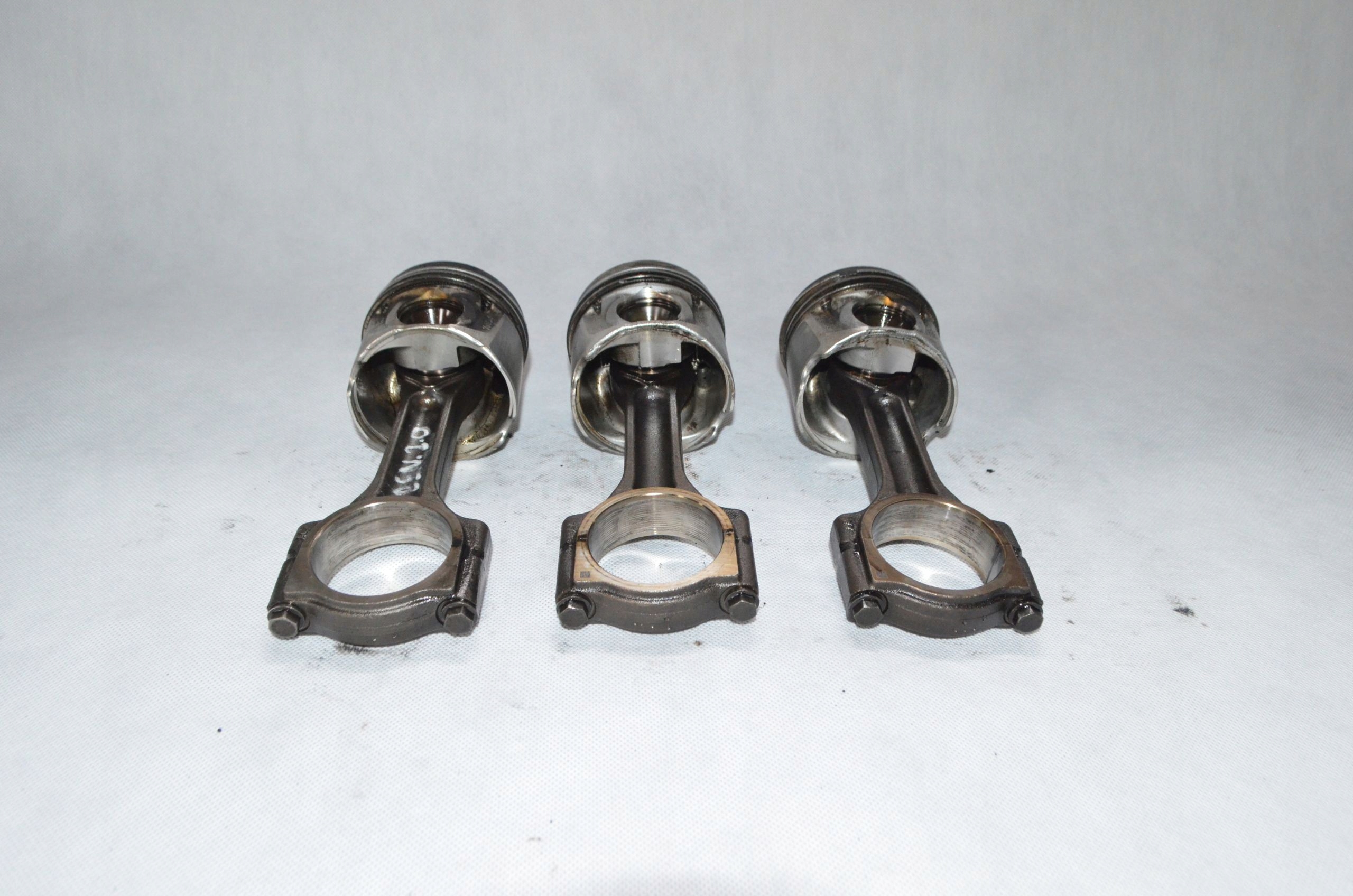 Tłok + korbowód Renault Trafic Laguna II 2.0 DCI Numer katalogowy części 1210653