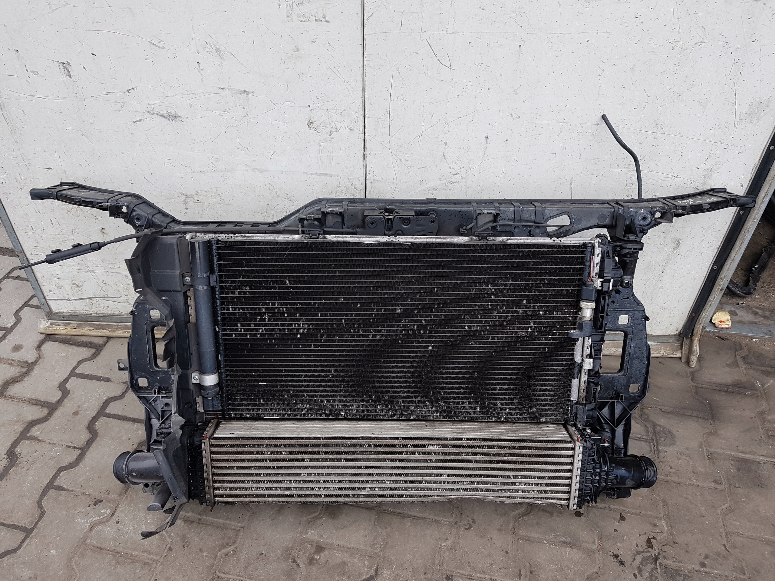 AUDI A4 B8 08r- 2.0 TDI PAS PRZEDNI CHŁODNICE