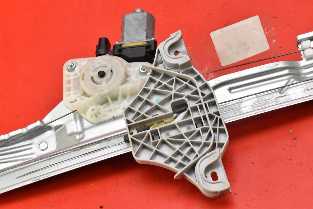 window regulator right front EU 82402-J9000 HYUNDAI KONA 1 and 17-19