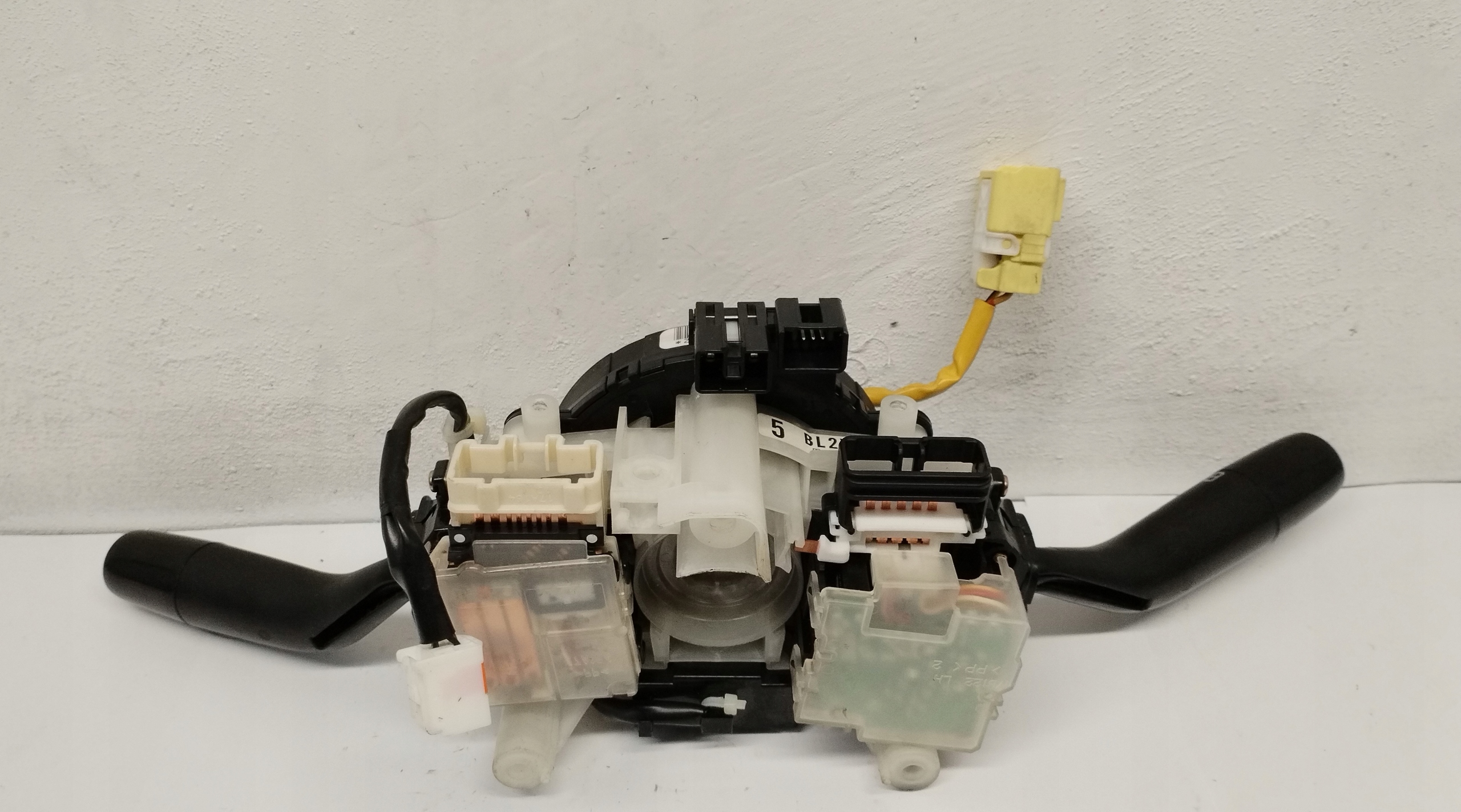 steering wheel levers and controls pajak z ring airbag Mazda BL2T 17D004