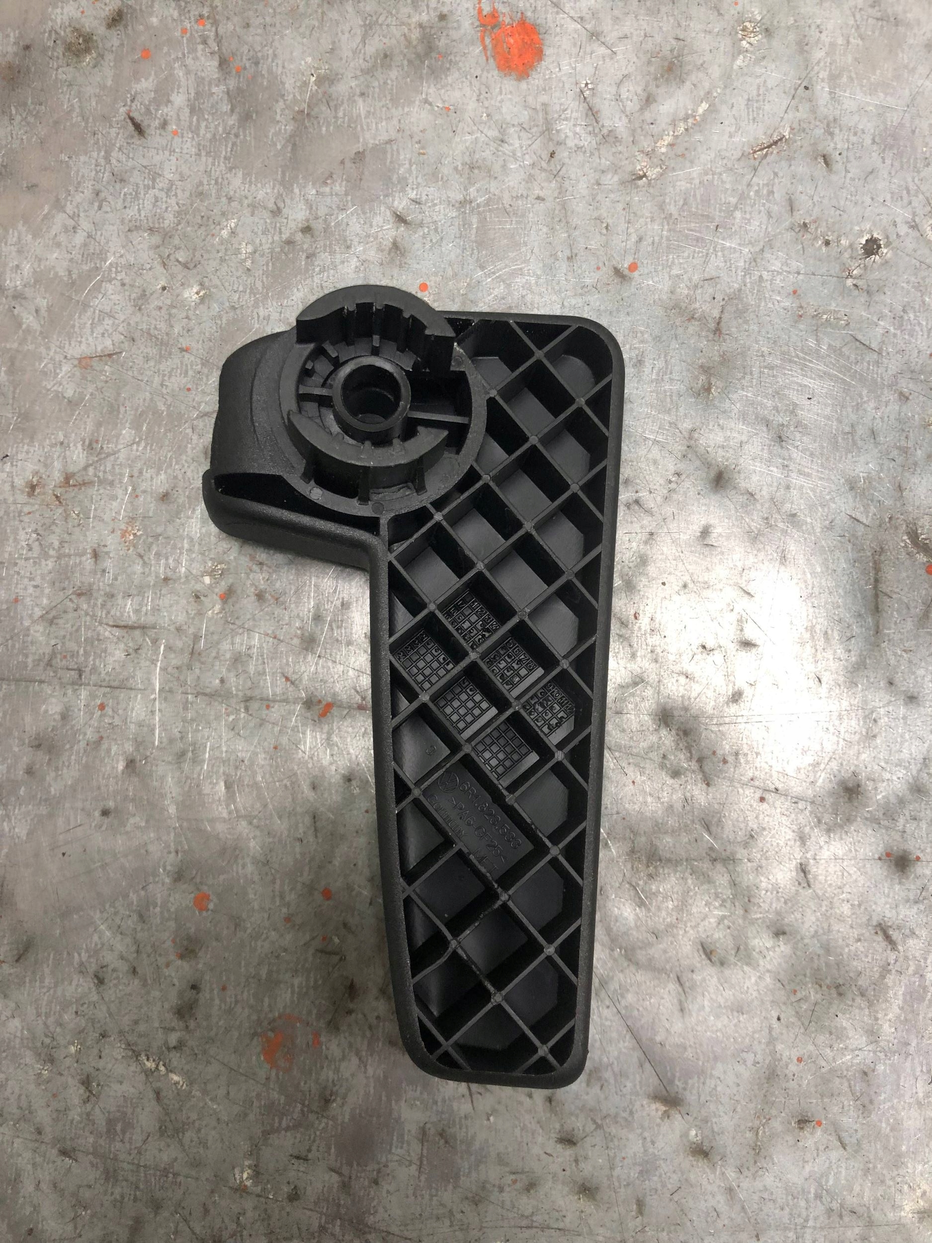 handle bracket of the opening bonnets VW 6R1823533