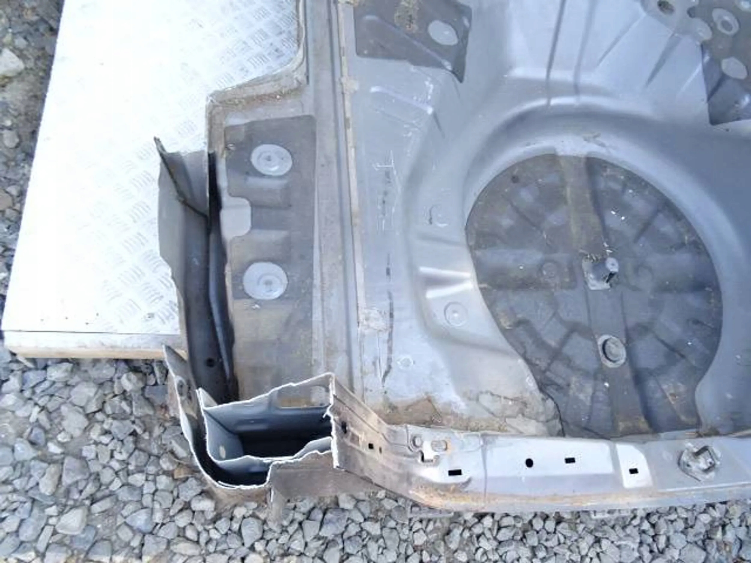 Pas tył podłoga Nissan X-Trail T31 K55G Numer katalogowy części LPK13814