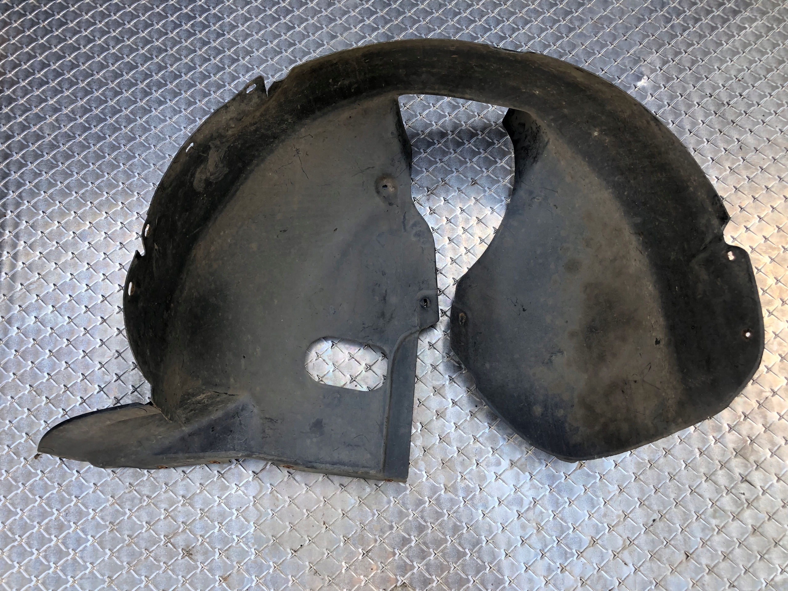 mudguard left front VW TOURAN 1T0805973L