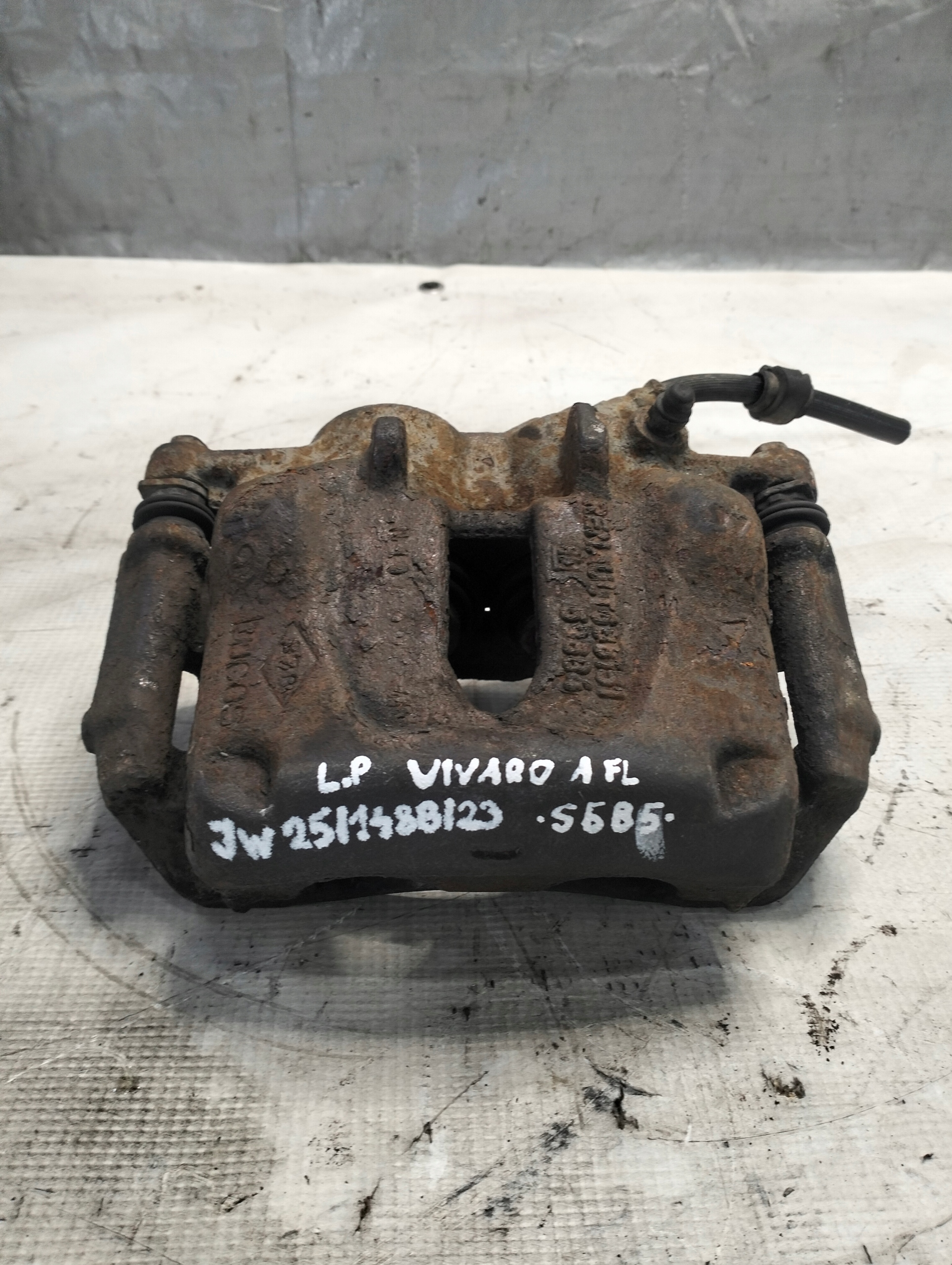 OPEL VIVARO A LIFT 2011r 2.5CDI caliper left front