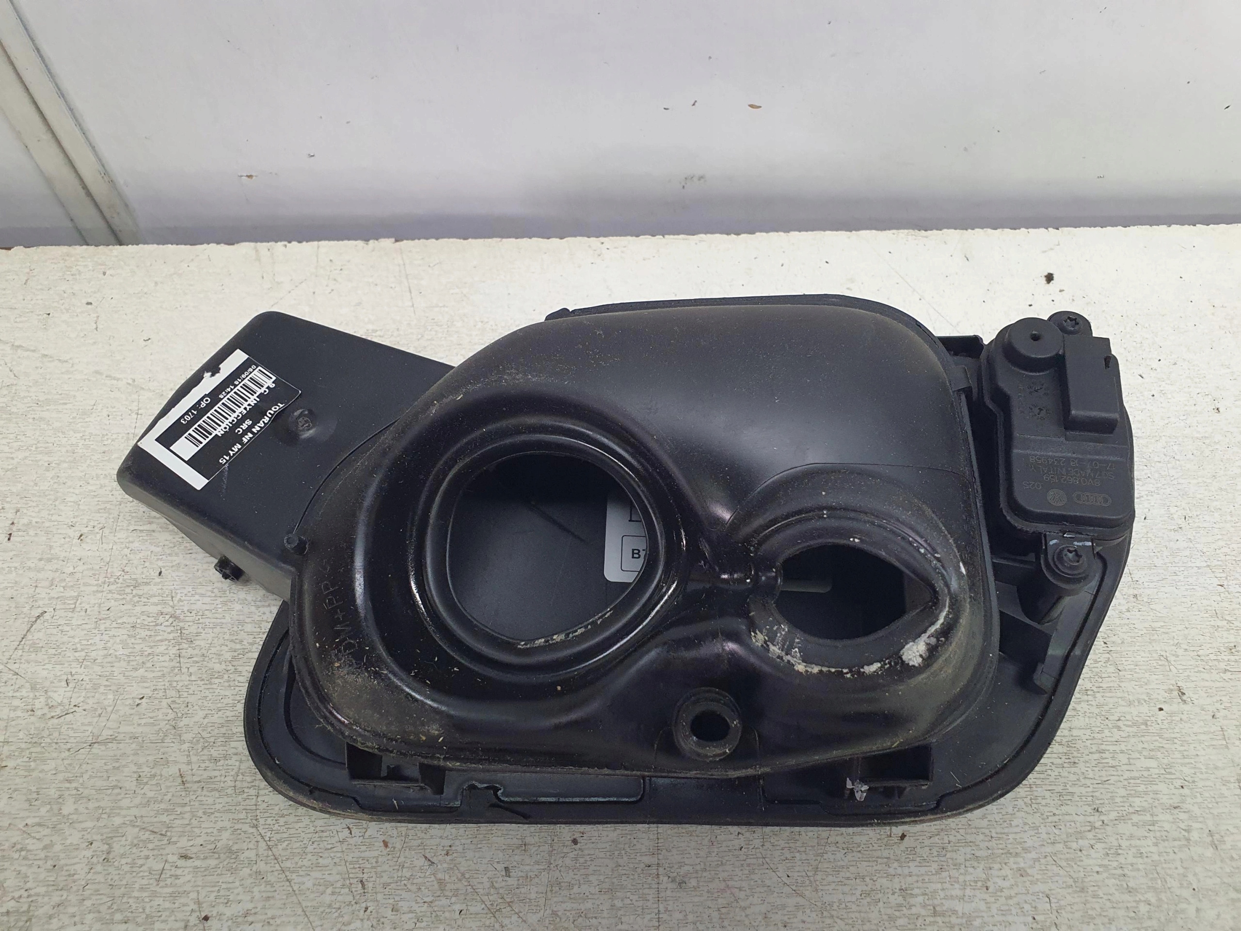 Klapka wlewu paliwa VW Touran II 16- Typ samochodu Samochody osobowe