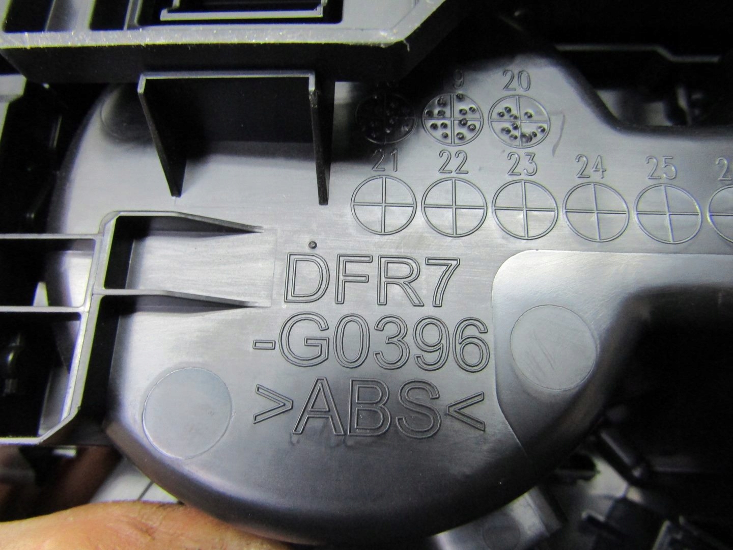 CX-30 21R бардачок Держатель на Чашки DFR7-G0396