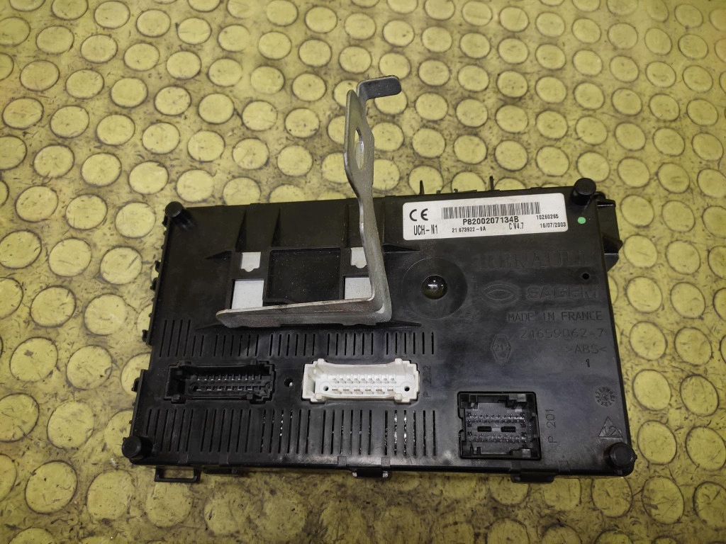 RENAULT CLIO II module UCH P8200207134
