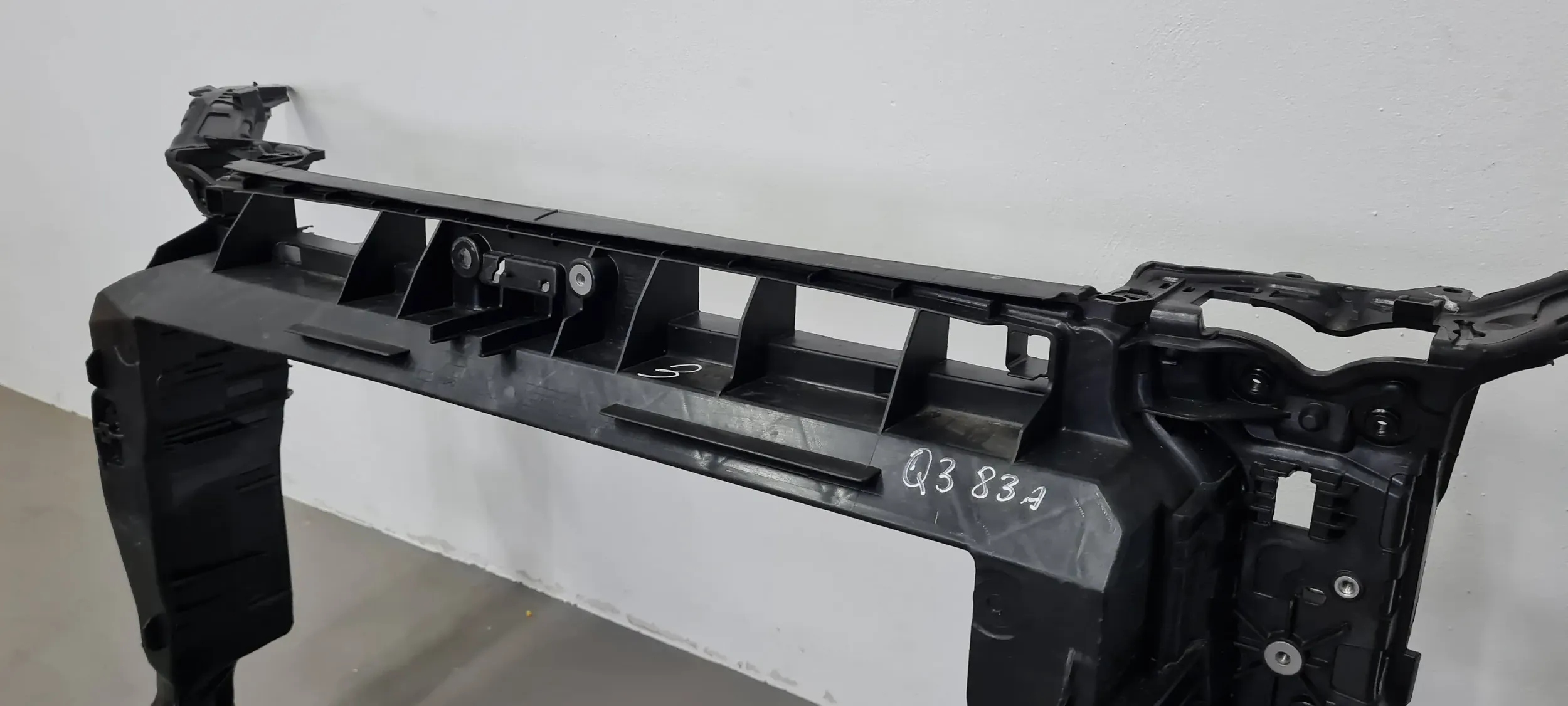 Q3 83A support panel for radiators pillar iron 2.0 TFSI 83A805594J