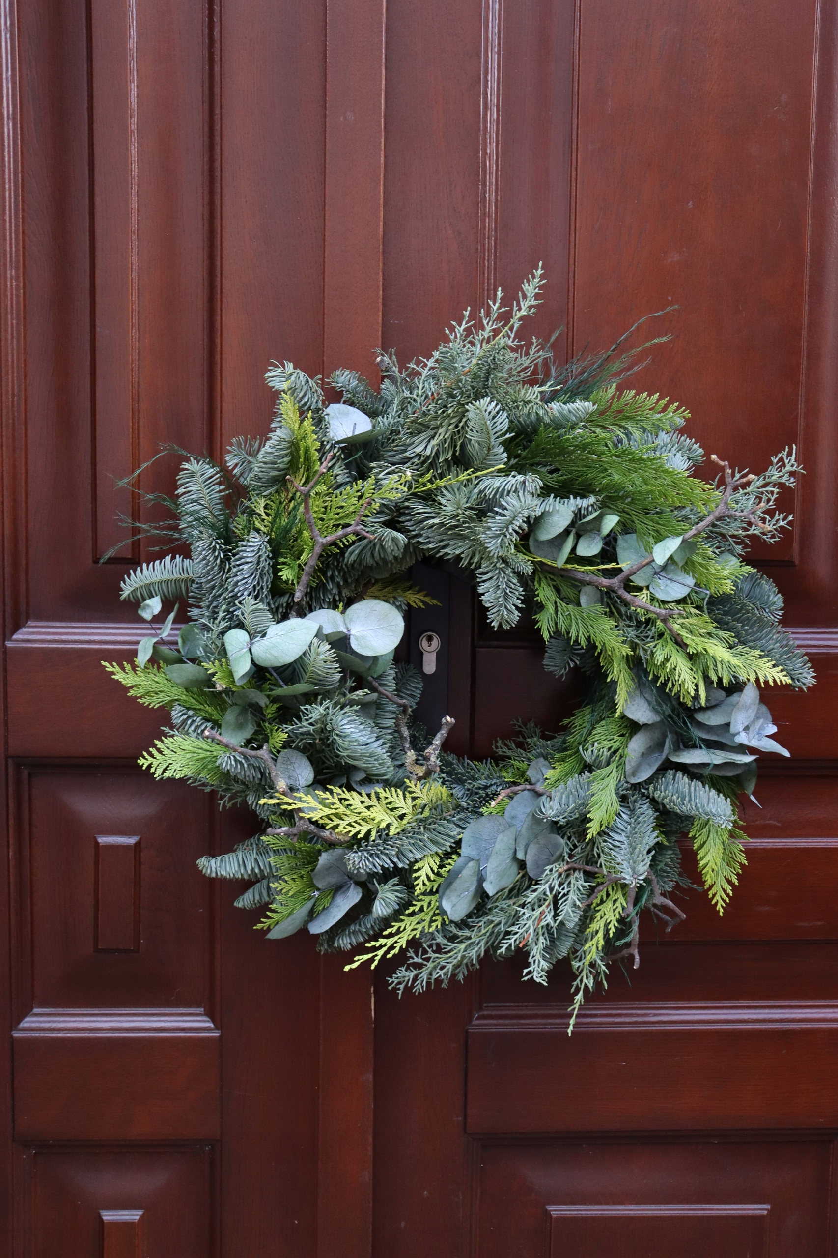 Vianočný veniec z prírodnej jedle Nobilis A Eukalyptus, veniec 40 cm