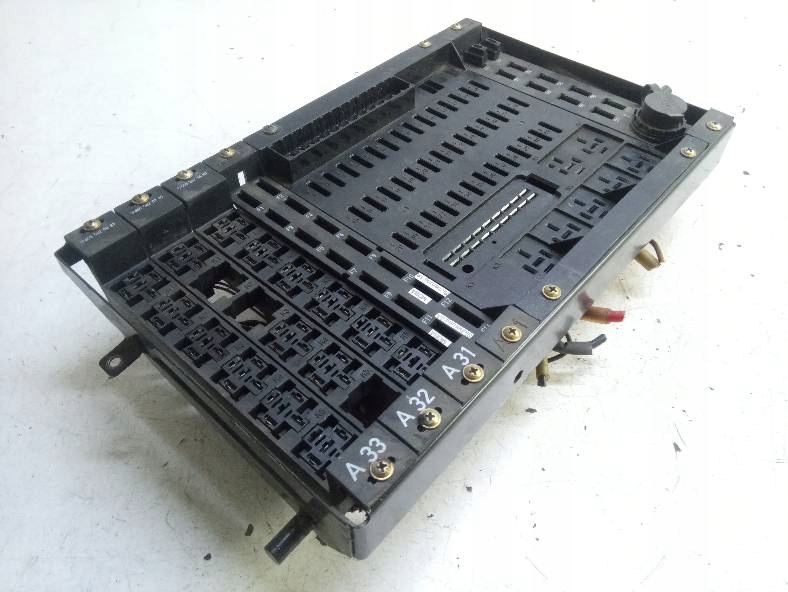 SKRZYNKA BEZPIECZNIKÓW 0015433115 Mercedes- ECONIC Producent części Inny