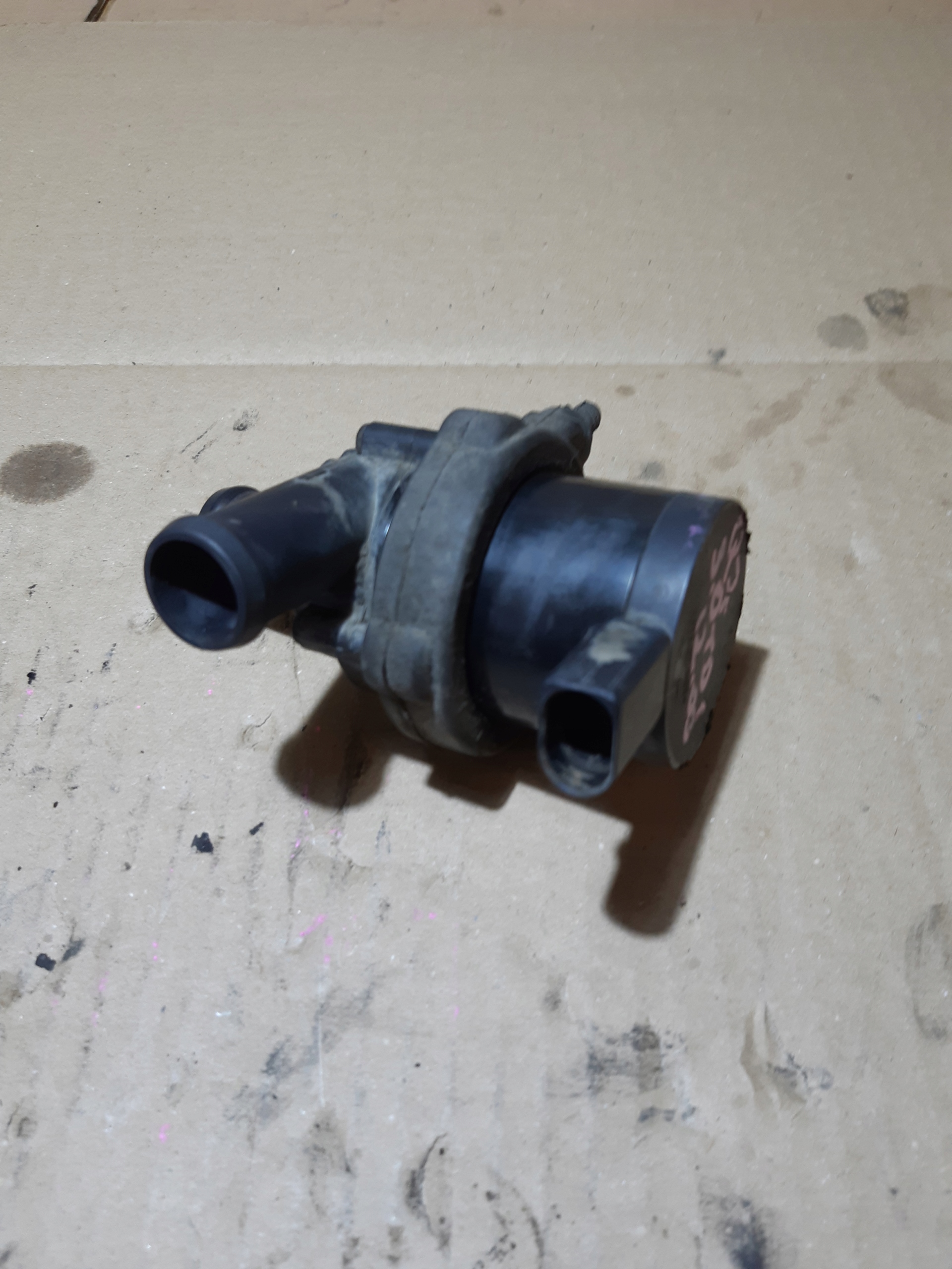 AUDI Q7 4L 3.0 TDI supplementary water pump 7L0965561