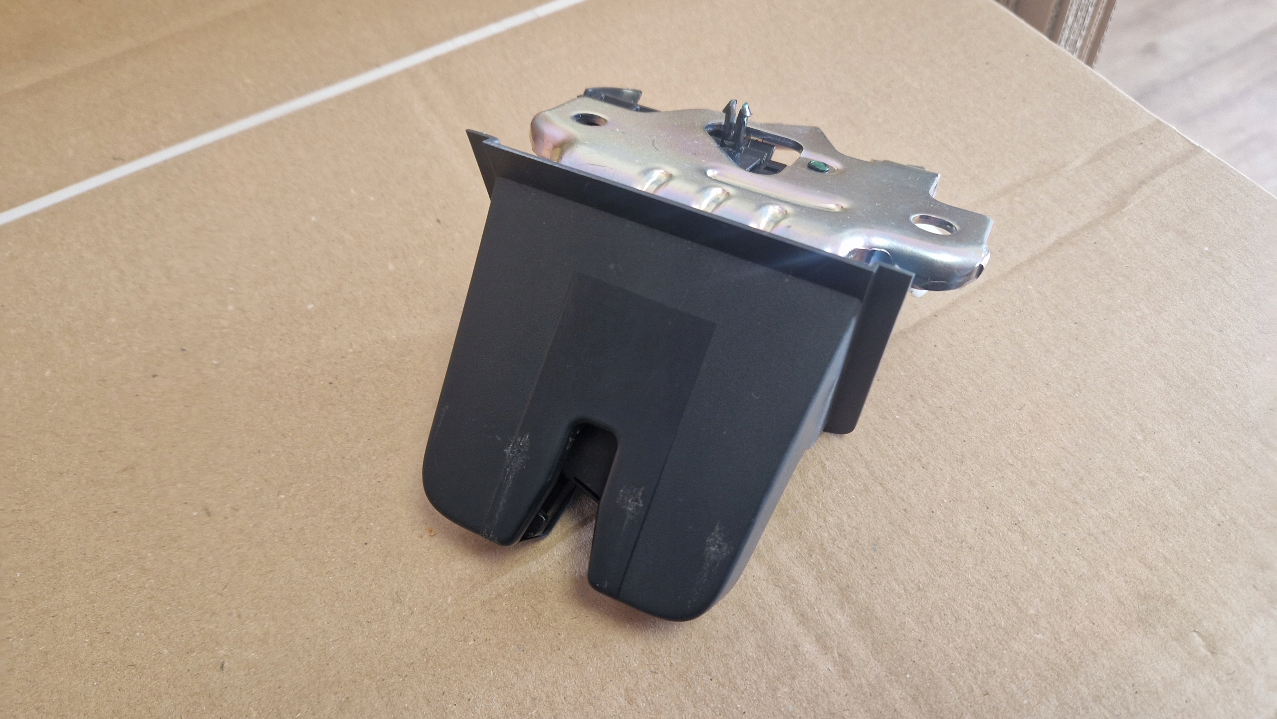 lock bonnet rear part 5E3827505 SKODA OCTAVIA IV