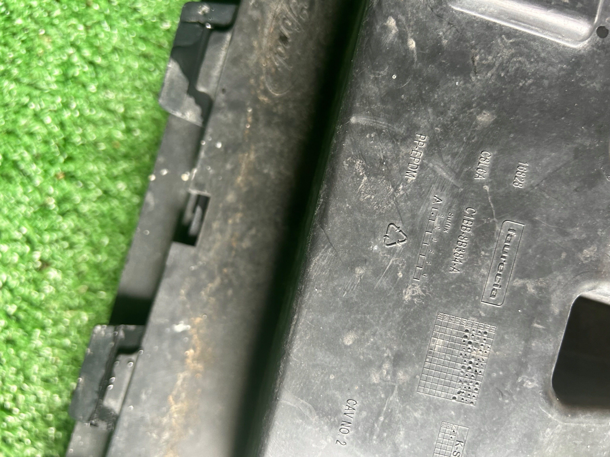 Ford Fiesta Mk7 Mk-7 abdeckung unter Stoßstange Blende Abdeckung
