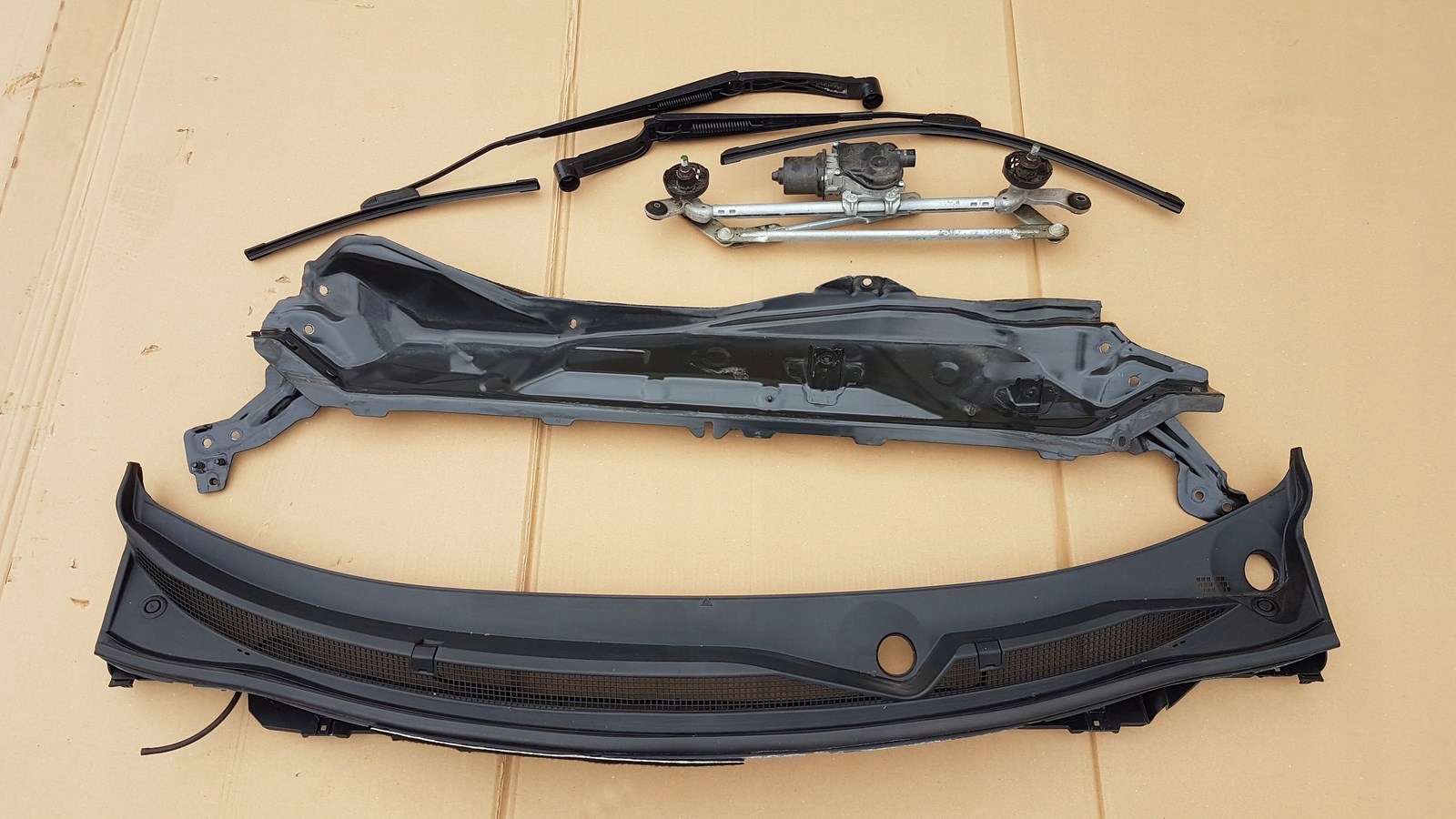 МОНТАЖ ПІД СКЛОМ ПЛАСТИКОВЕ МЕТАЛ QASHQAI J11