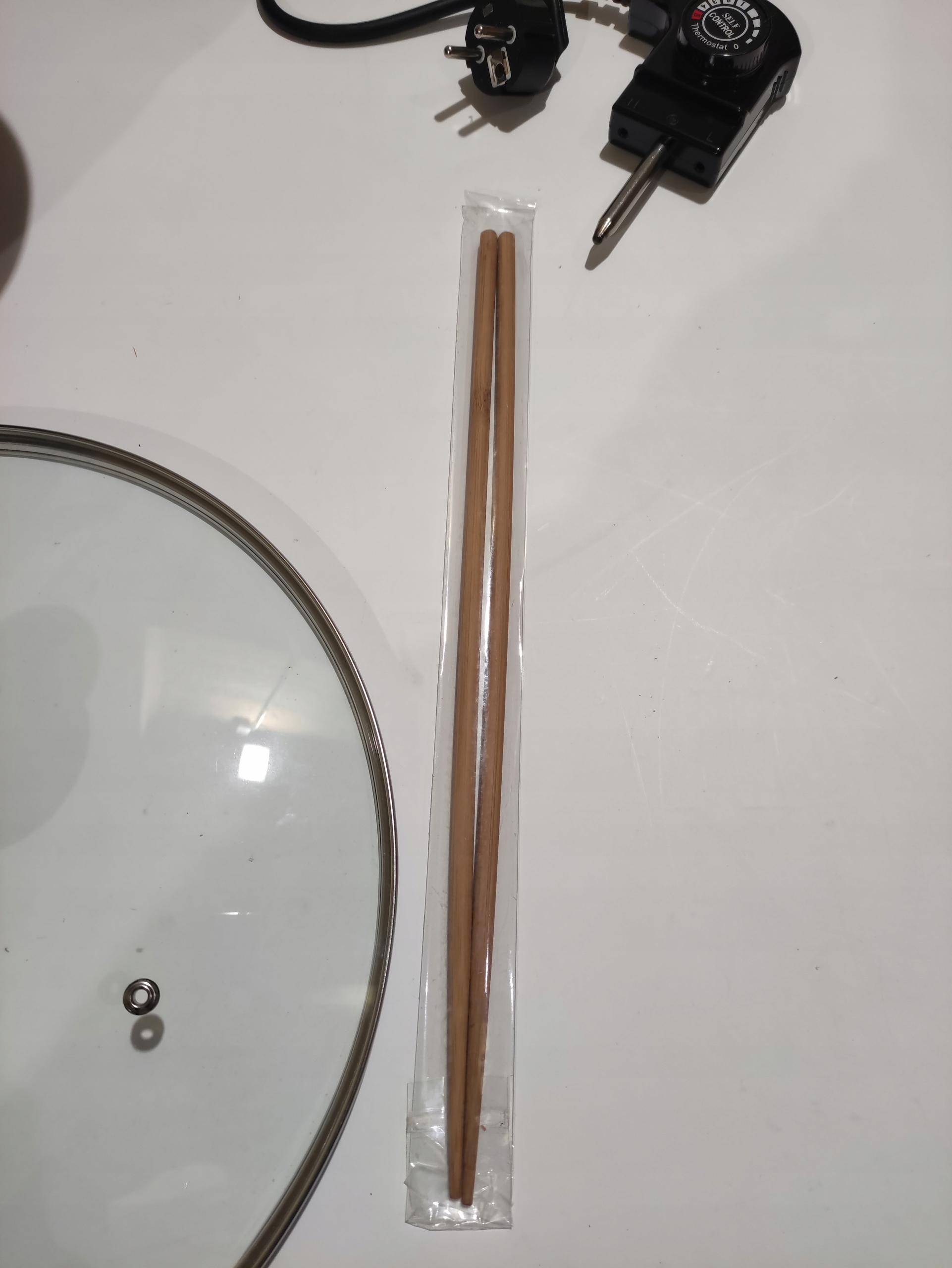 Wok Bestron AEW100AS 32 cm USZKODZONY Kolor czarny