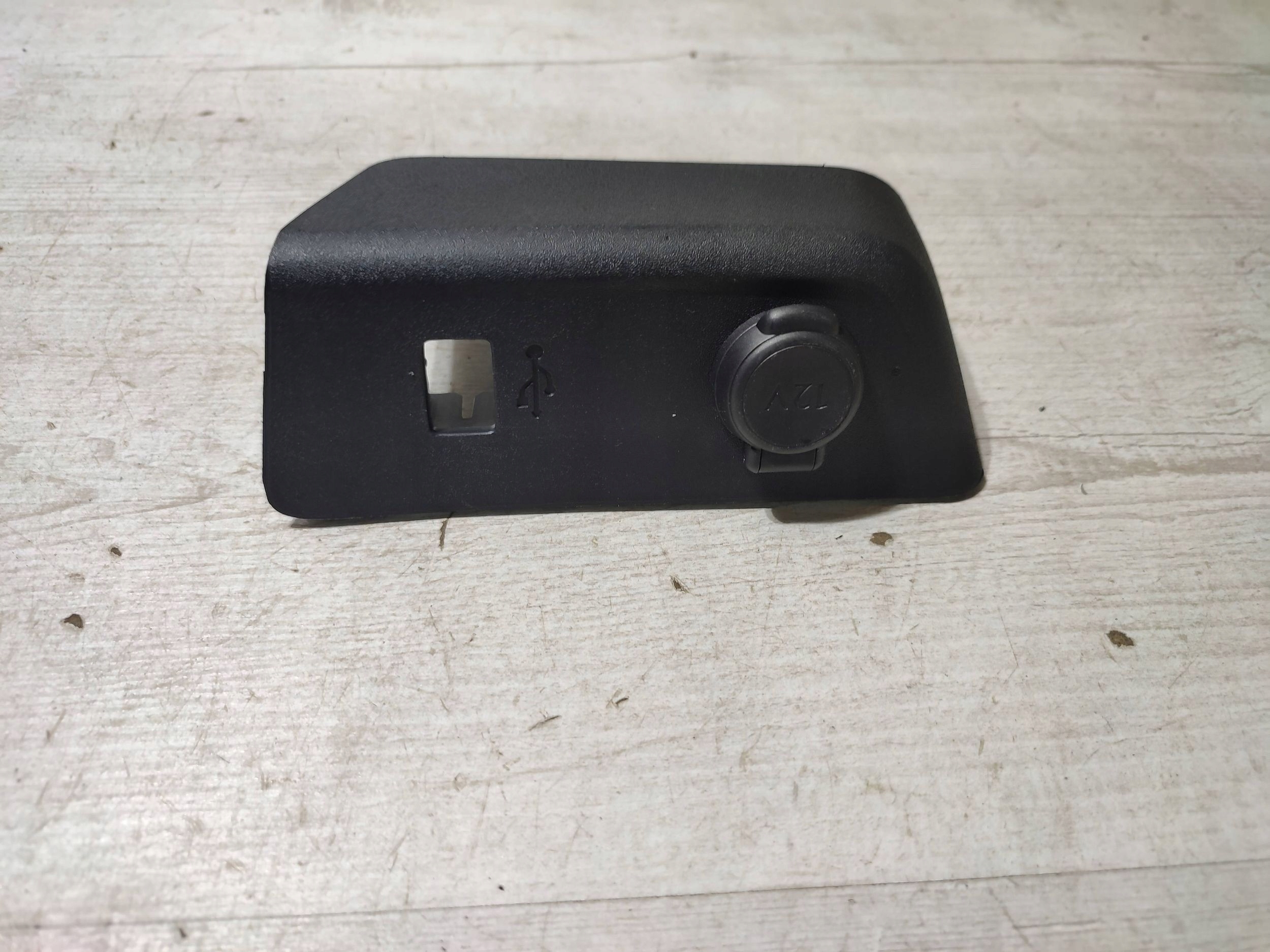 Opel Corsa F 2020 adapter zapalniczki