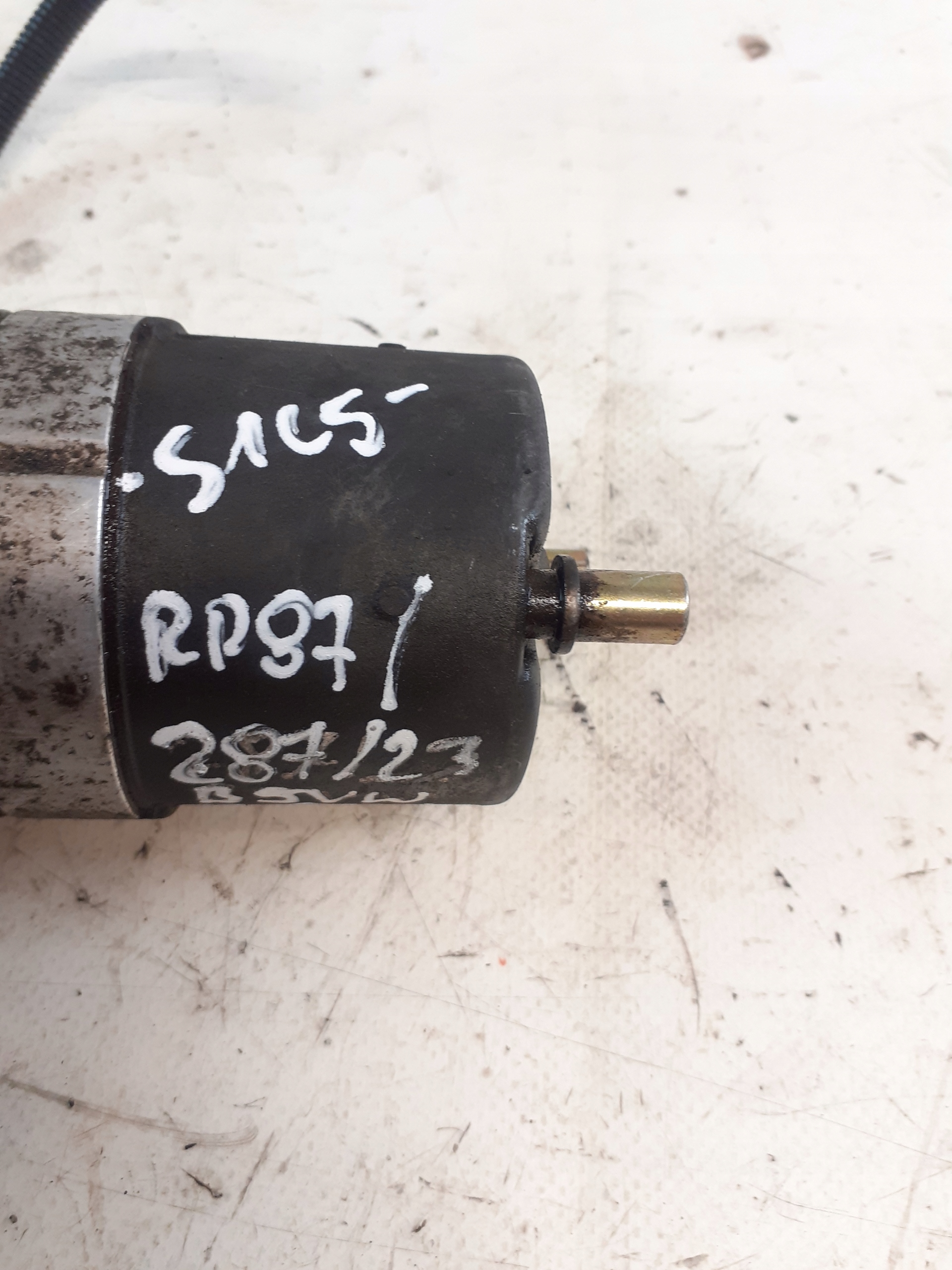 Pompa DOLADOWUJACA PASSAT B5 1.9 TDI 8E0614175D
