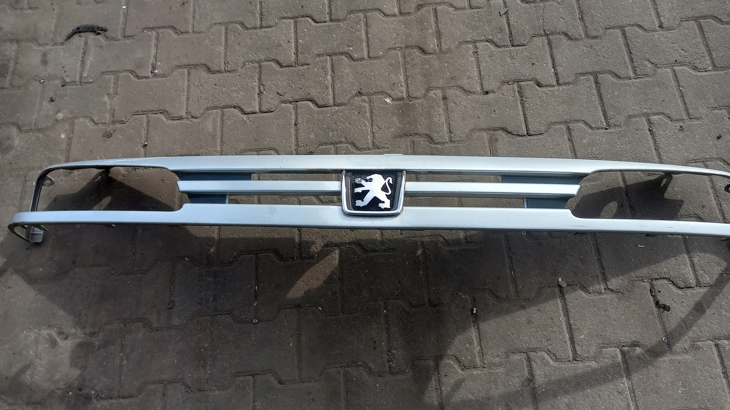 решетка радиатора peugeot 806 96R
