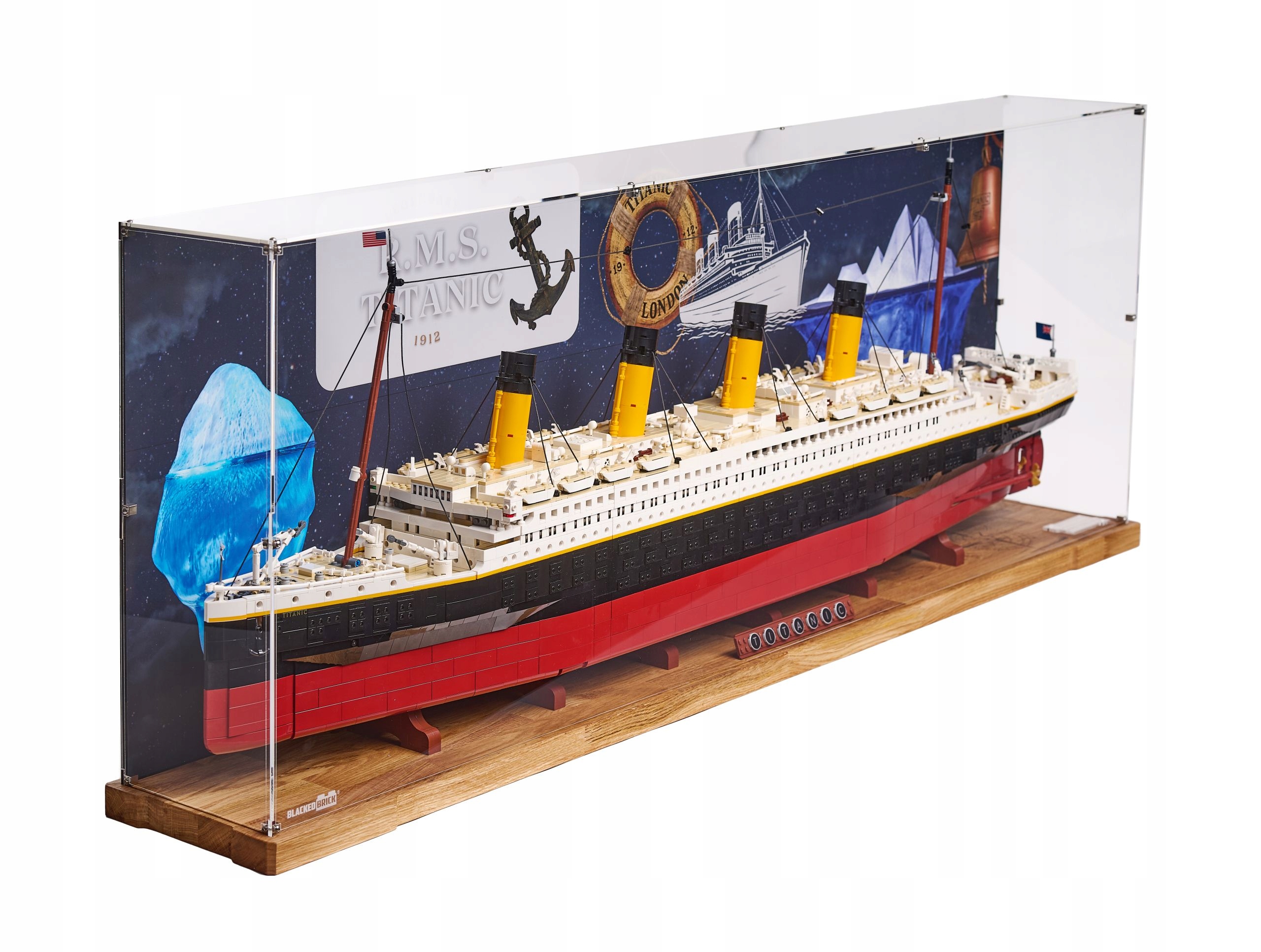 Vitrína L Wood s pozadím 2 Blacked Brick pre Lego 10294 Creator Expert Titanic