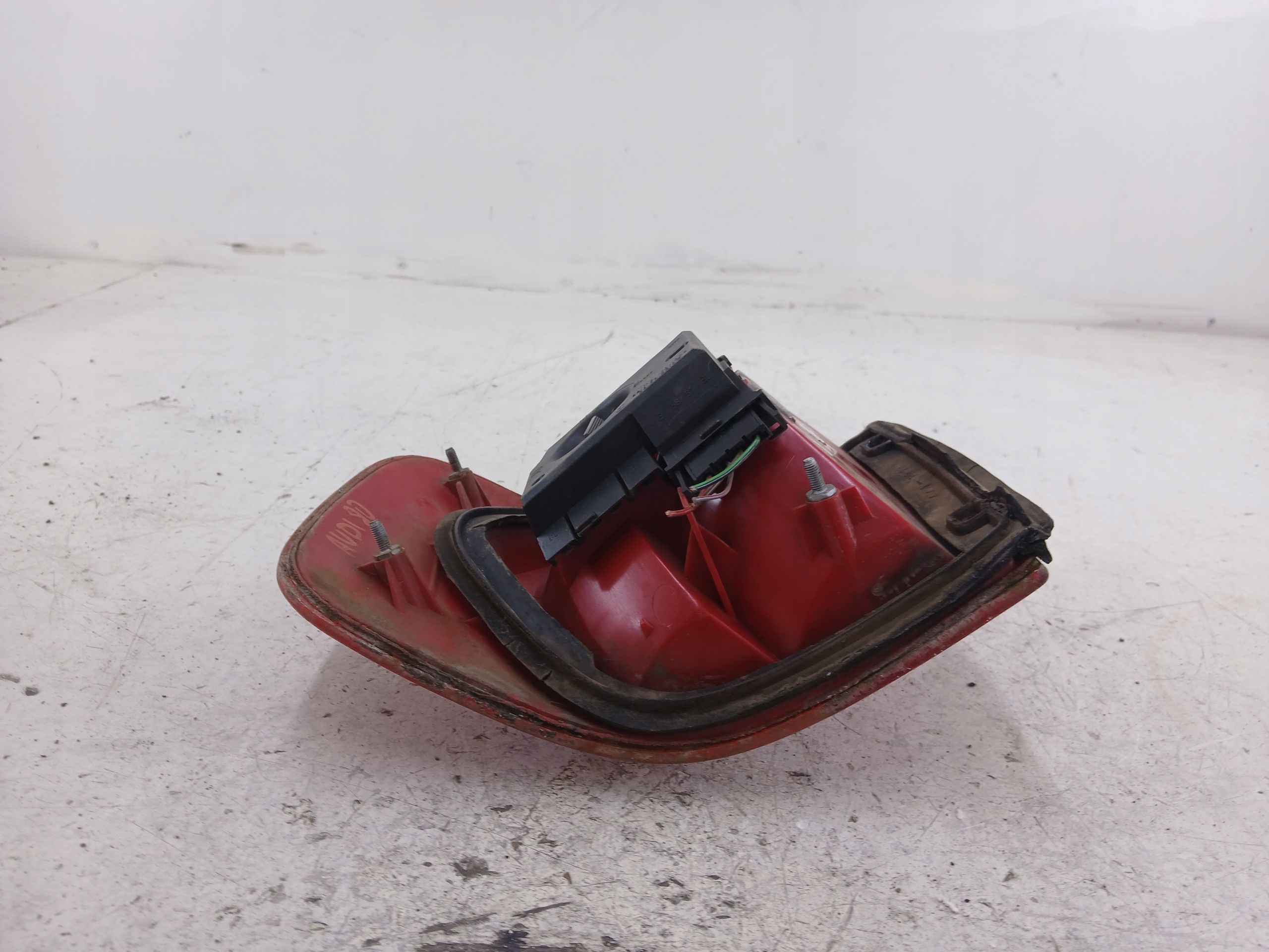 AUDI 80 B4 sedan light right rear part