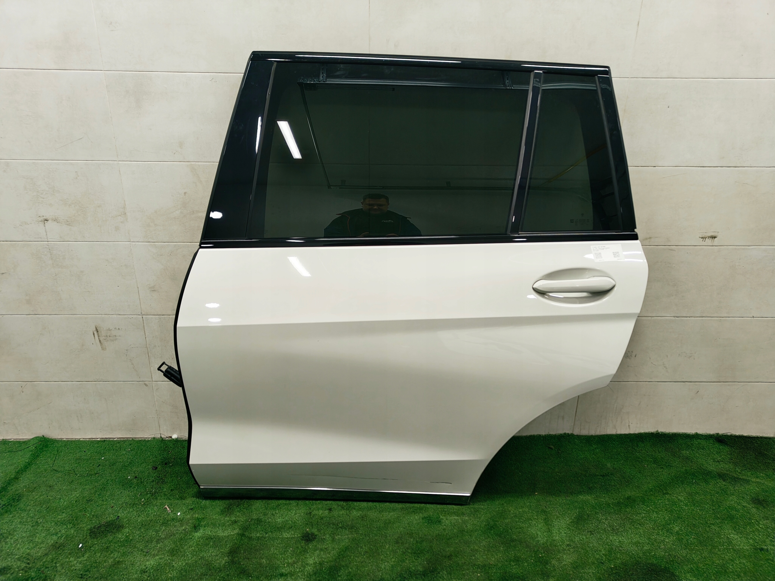 BMW X7 G07 door left rear part rear. A300