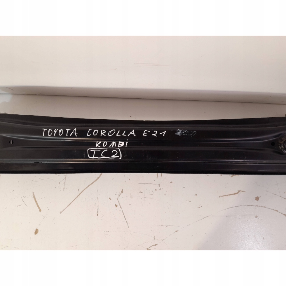 Toyota Corolla E21 Kombi TRAVERSA paraurti posteriore (TC2)