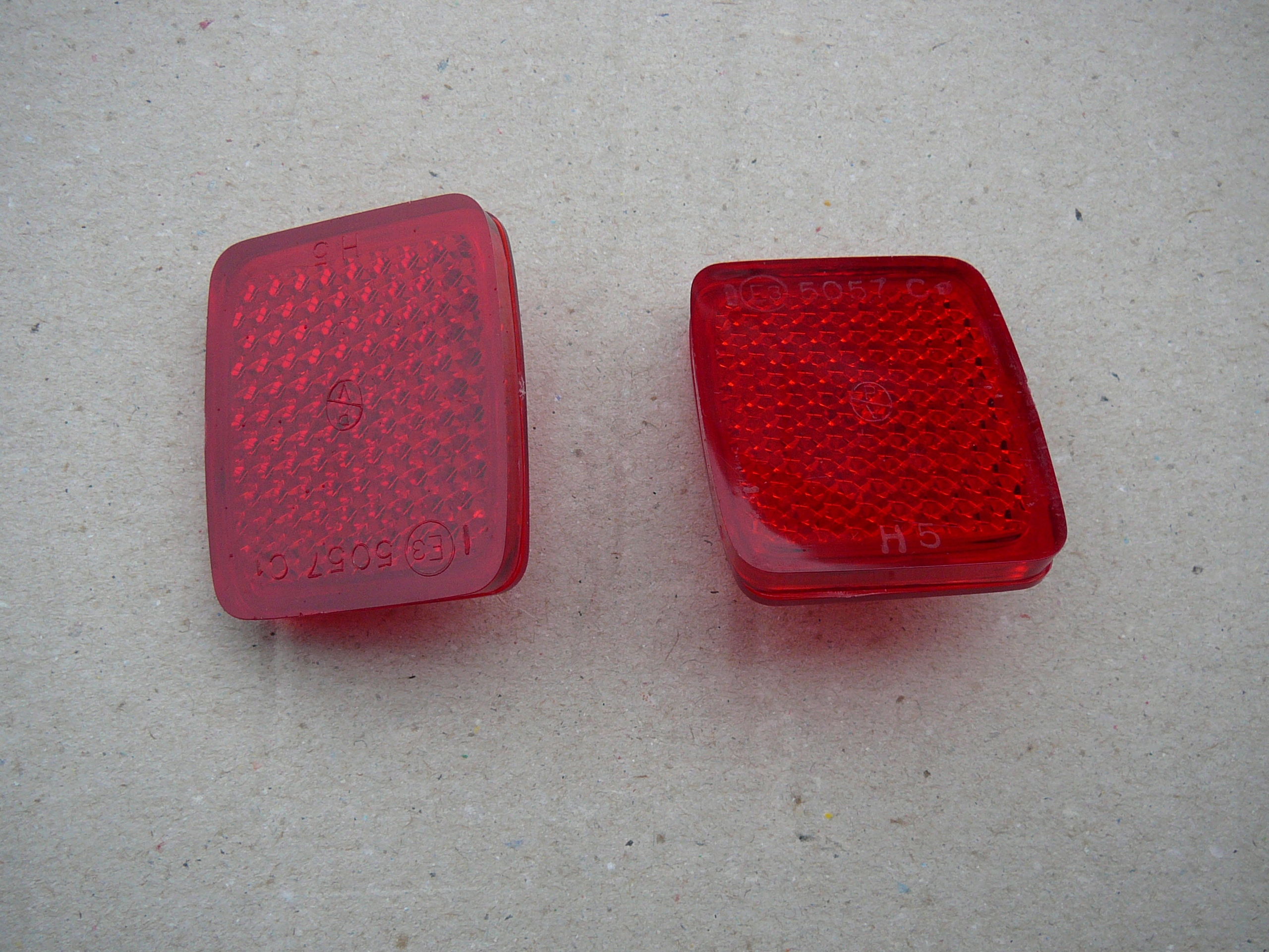 77 - фары заднего фонаря-Fiat 600 Zastava 750