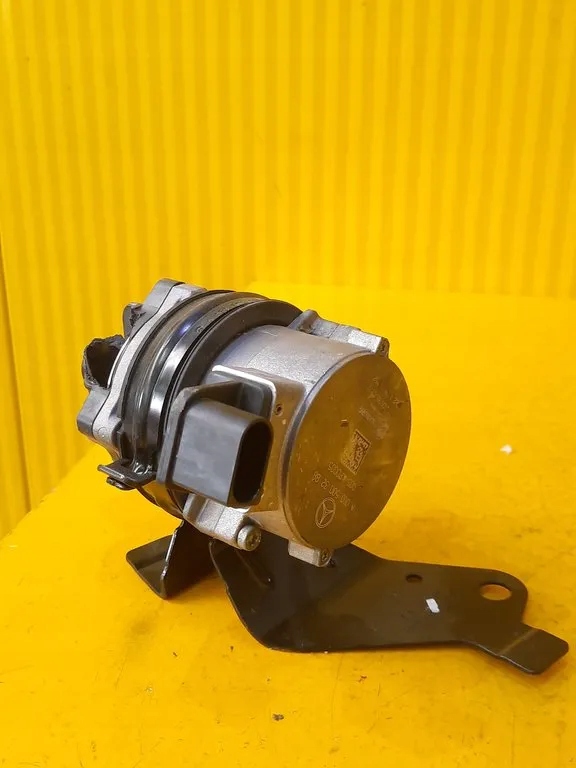 Mercedes W213 W253 водяной насос A0005003286