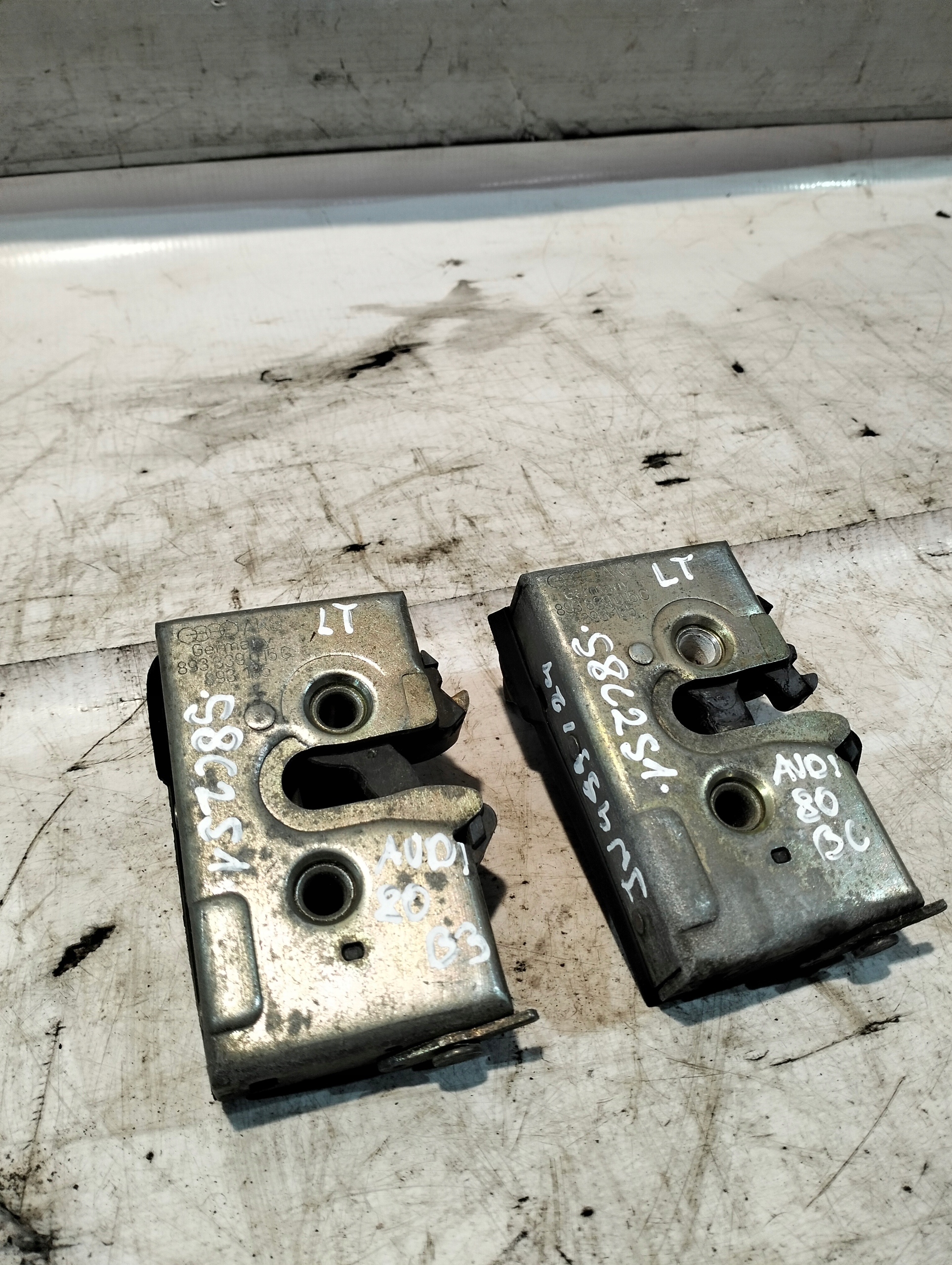 lock door left rear part AUDI AUDI 80 B3 OE 893839015C