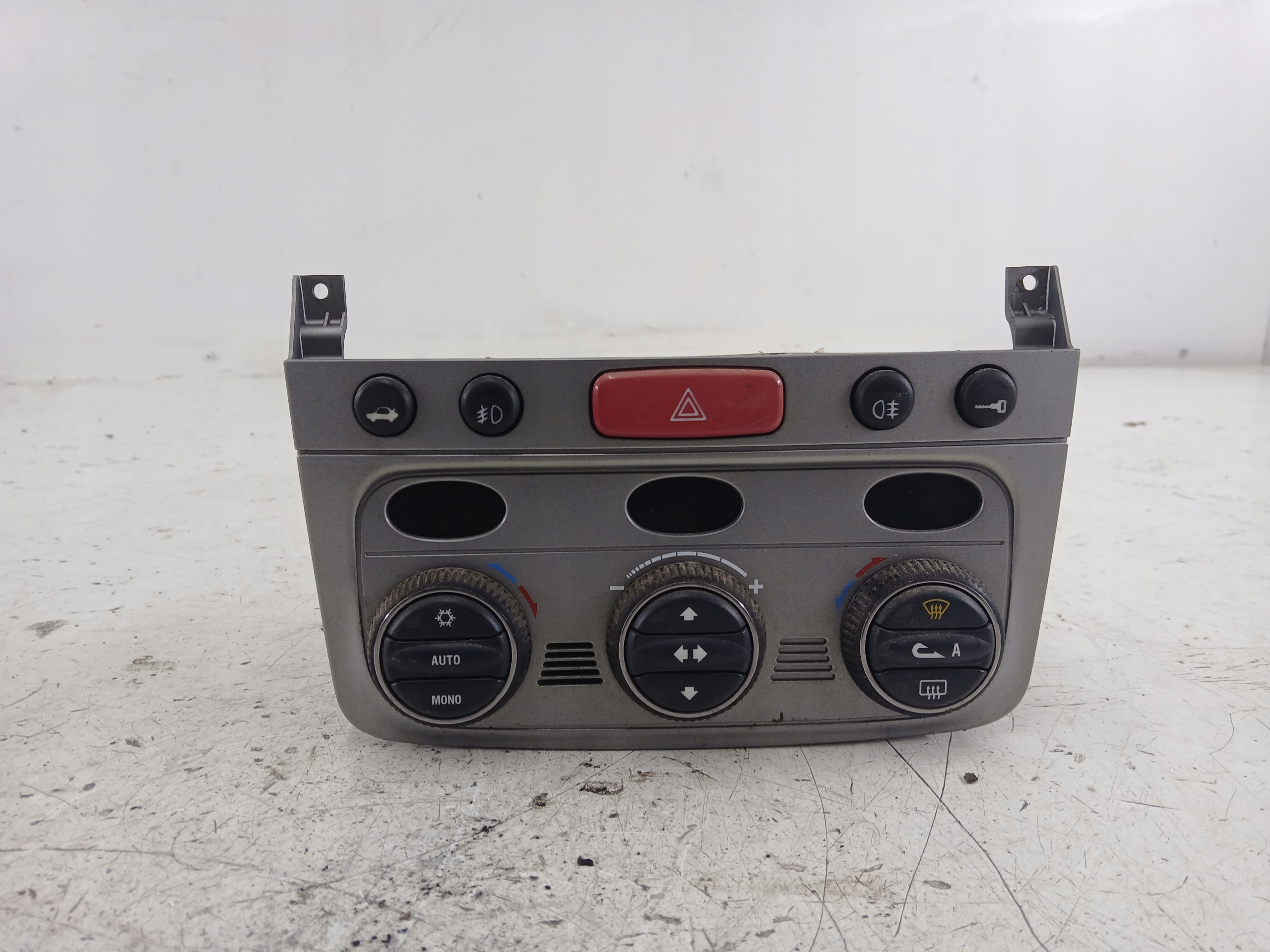 ALFA ROMEO GT Unite commande clima Bouches buses 01560513690
