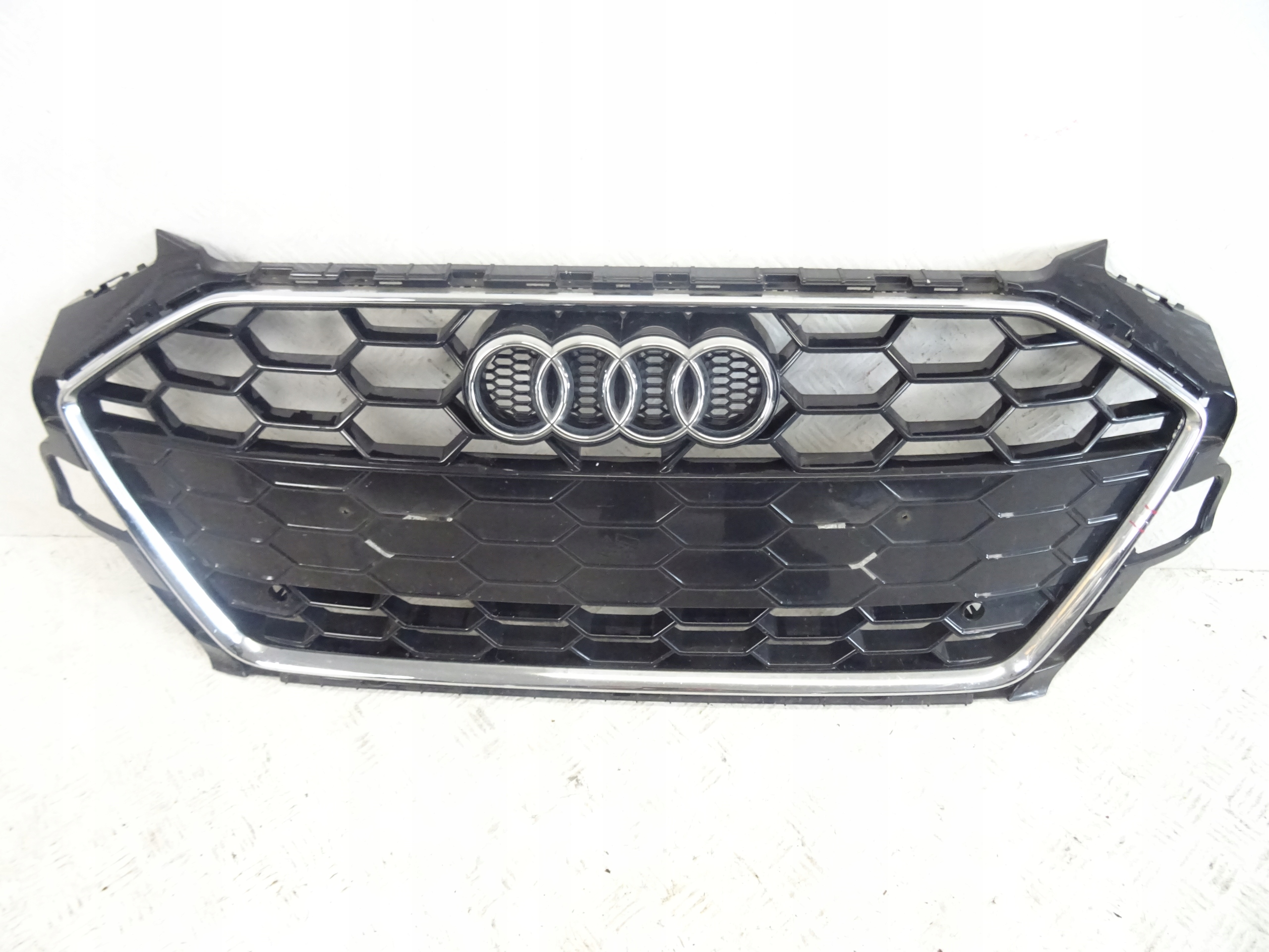 front PREKLADgrill front front AUDI A4 B9 8W0 LIFT S-LINE 8W0853651EB