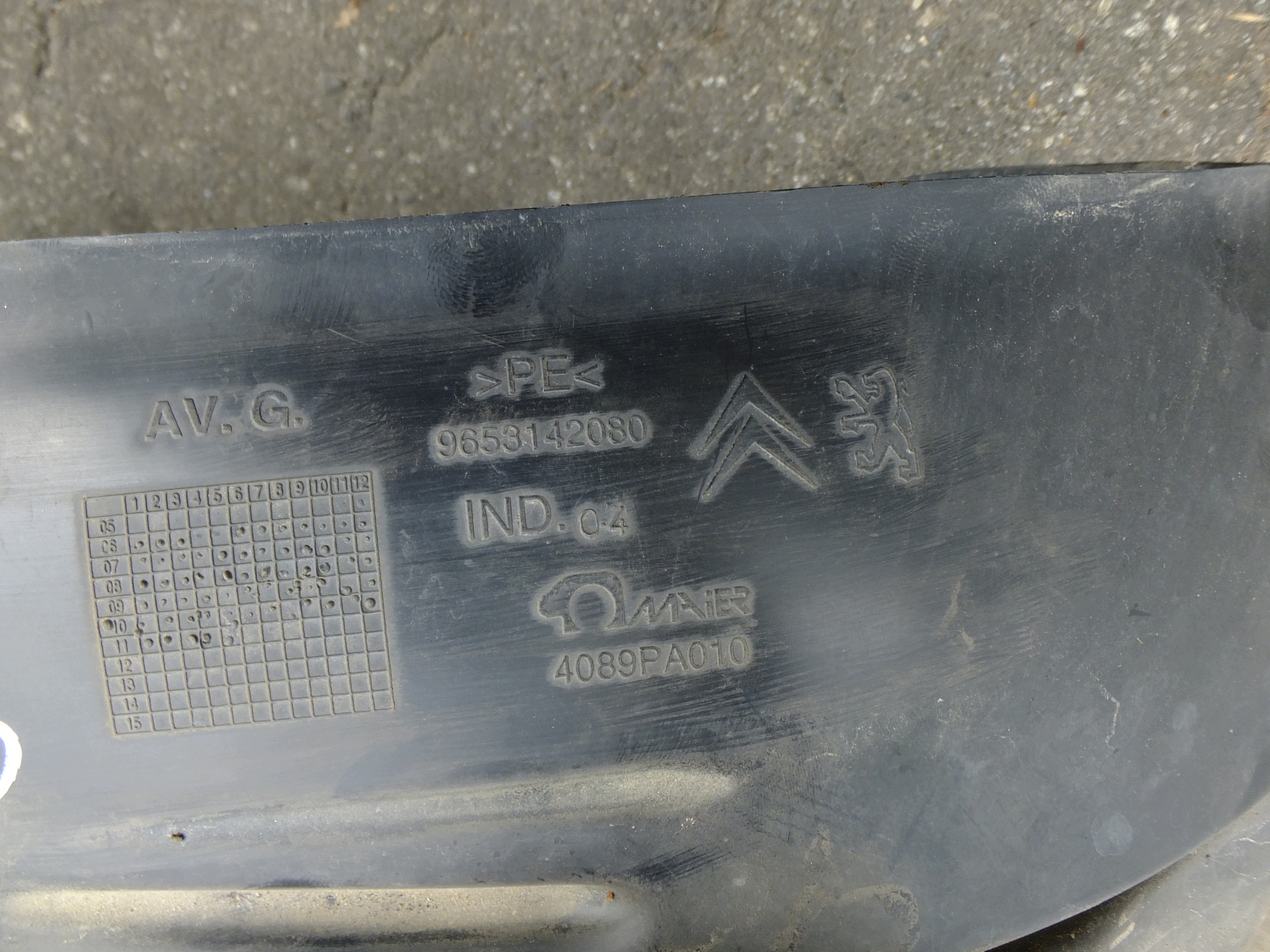 mudguard left front citroen c4 picasso and LIFT 2011r 9653142080