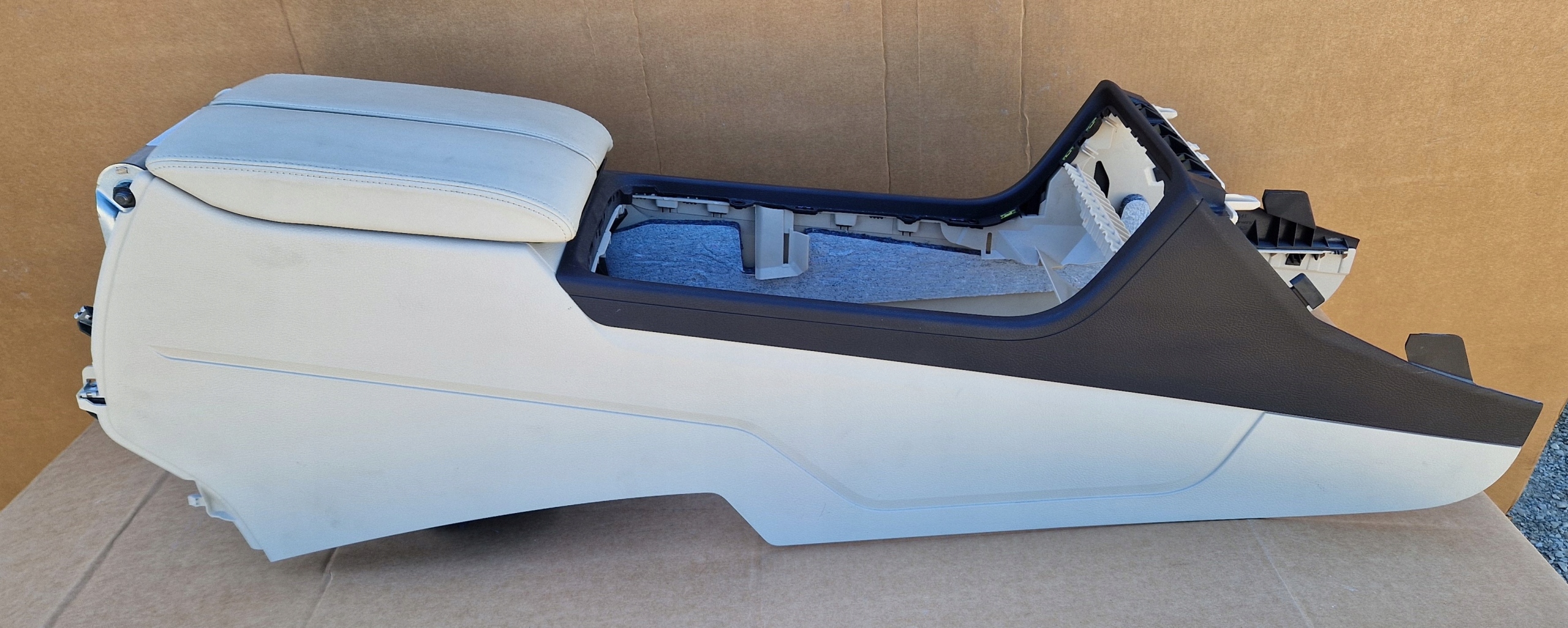 armrest TUNEL VW TOUAREG 7P leather as new