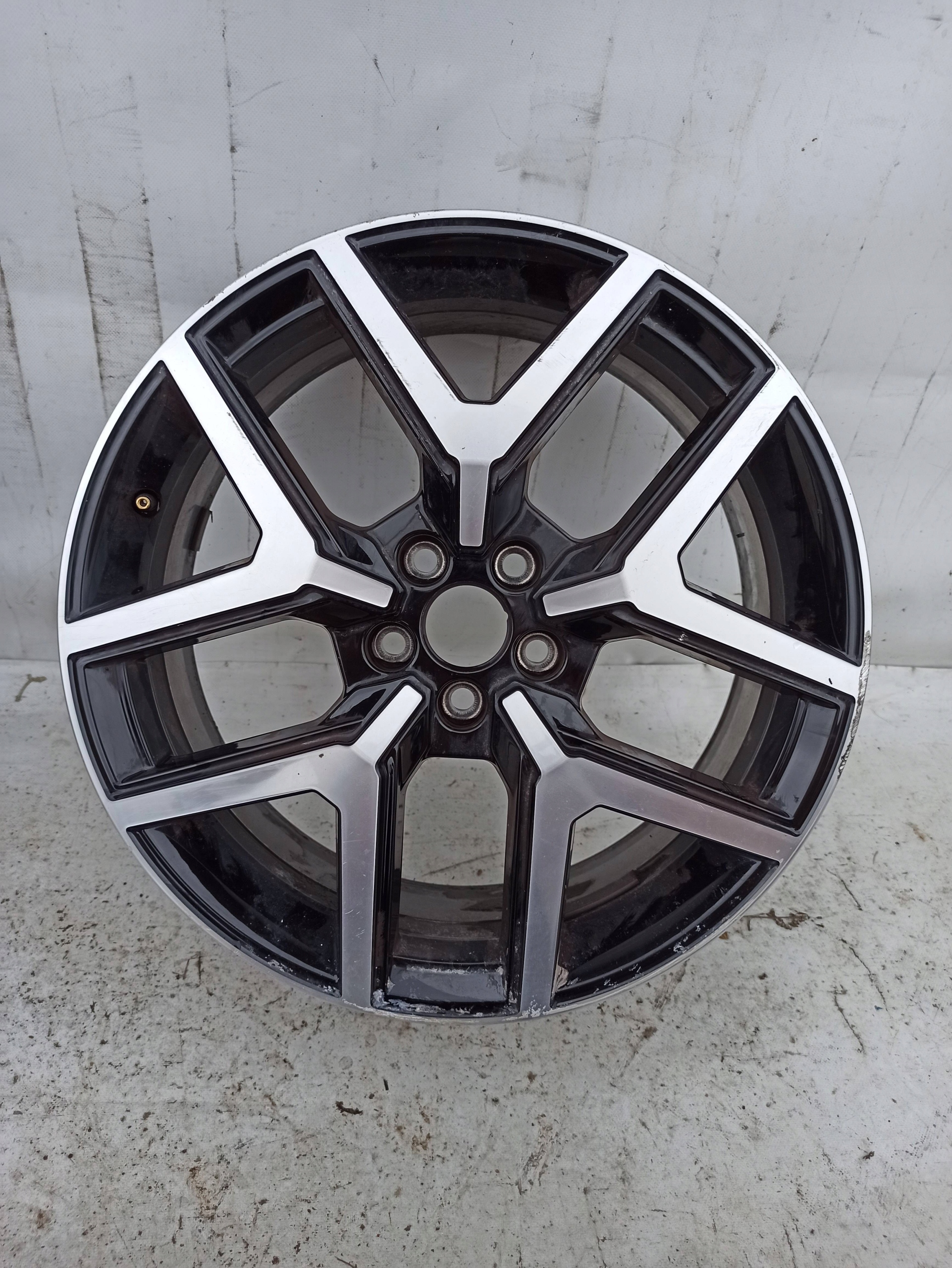 FELGA SEAT 6F9 ARONA 7JX18 ET47 5X100 6F9601025B