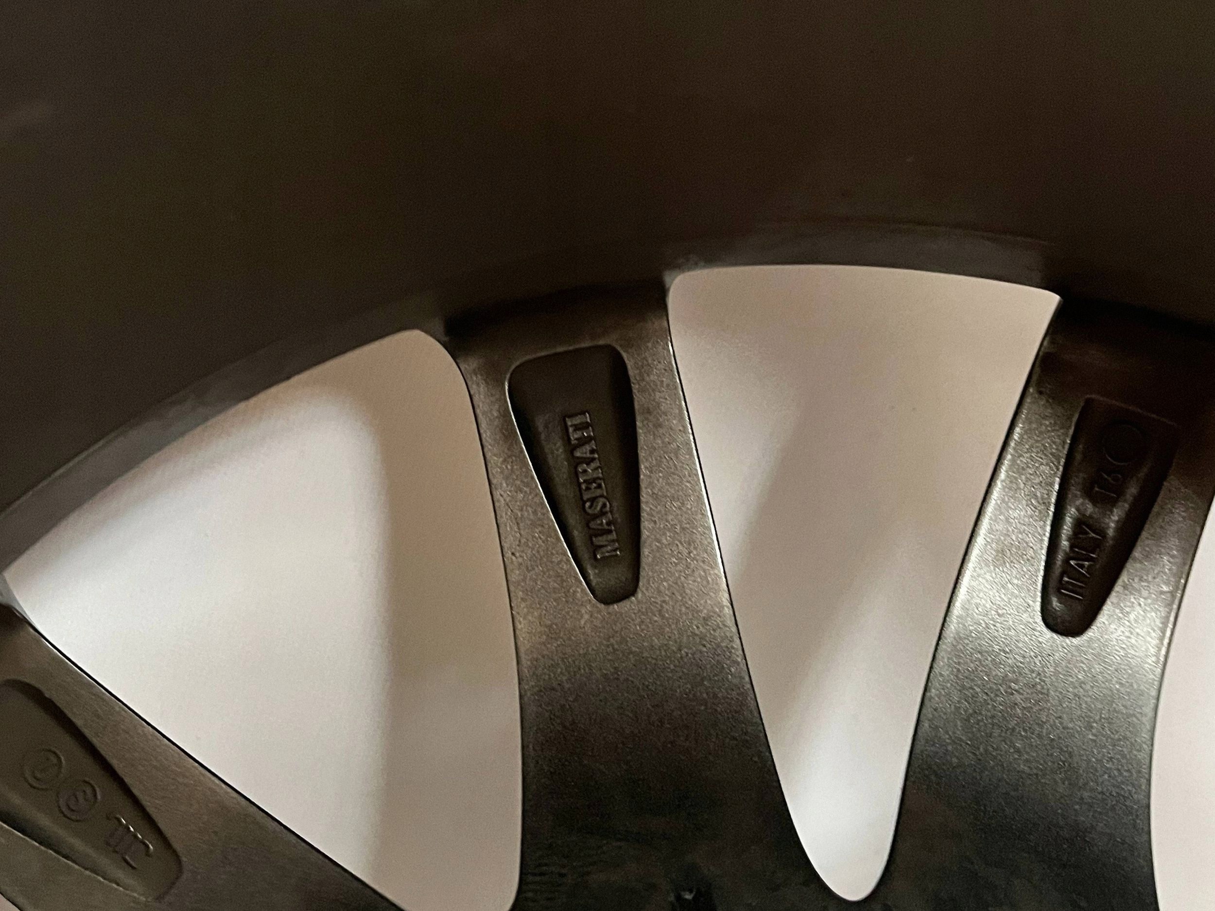 disc 19 MASERATI LEVANTE 670044699