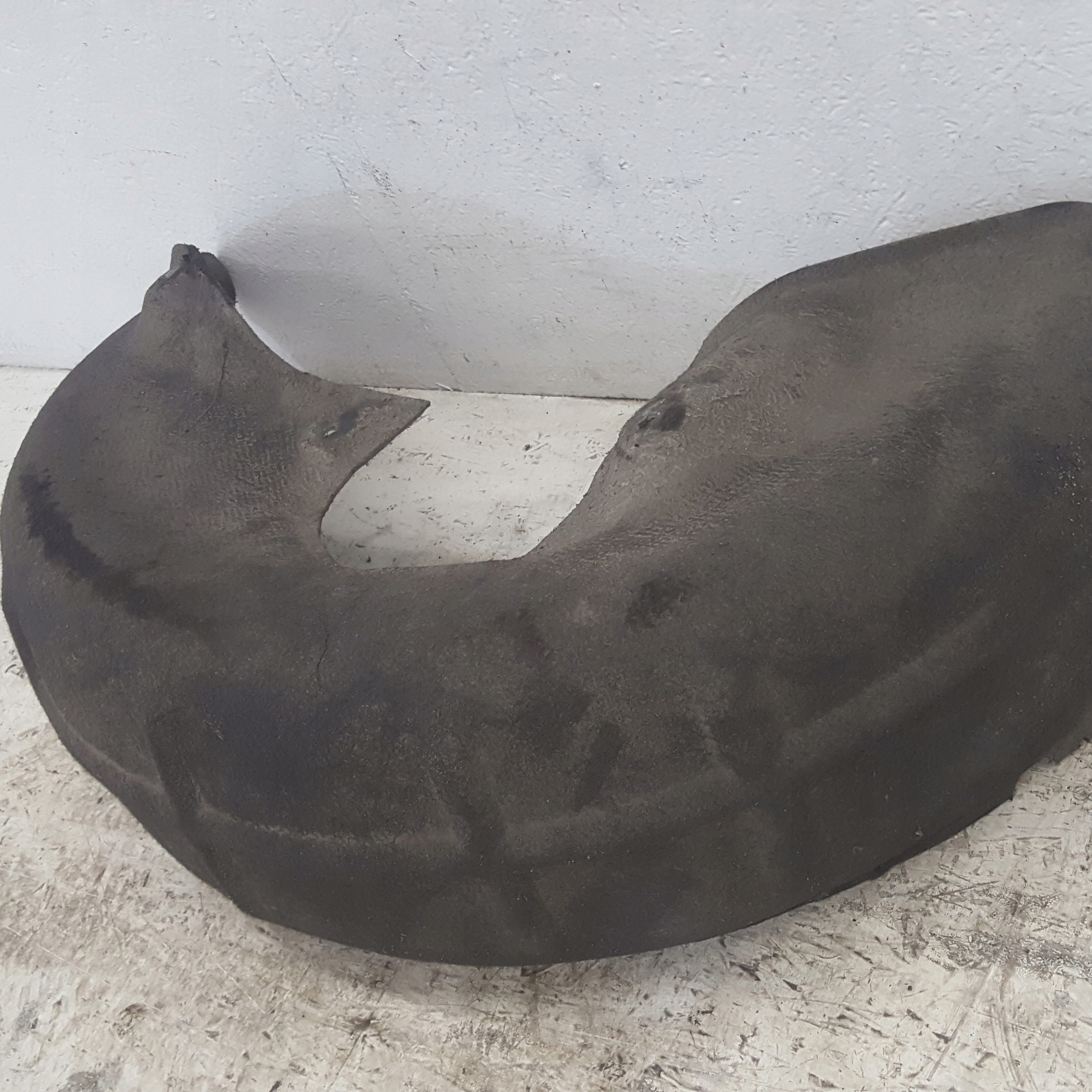 mudguard left rear. VOLVO XC90 and