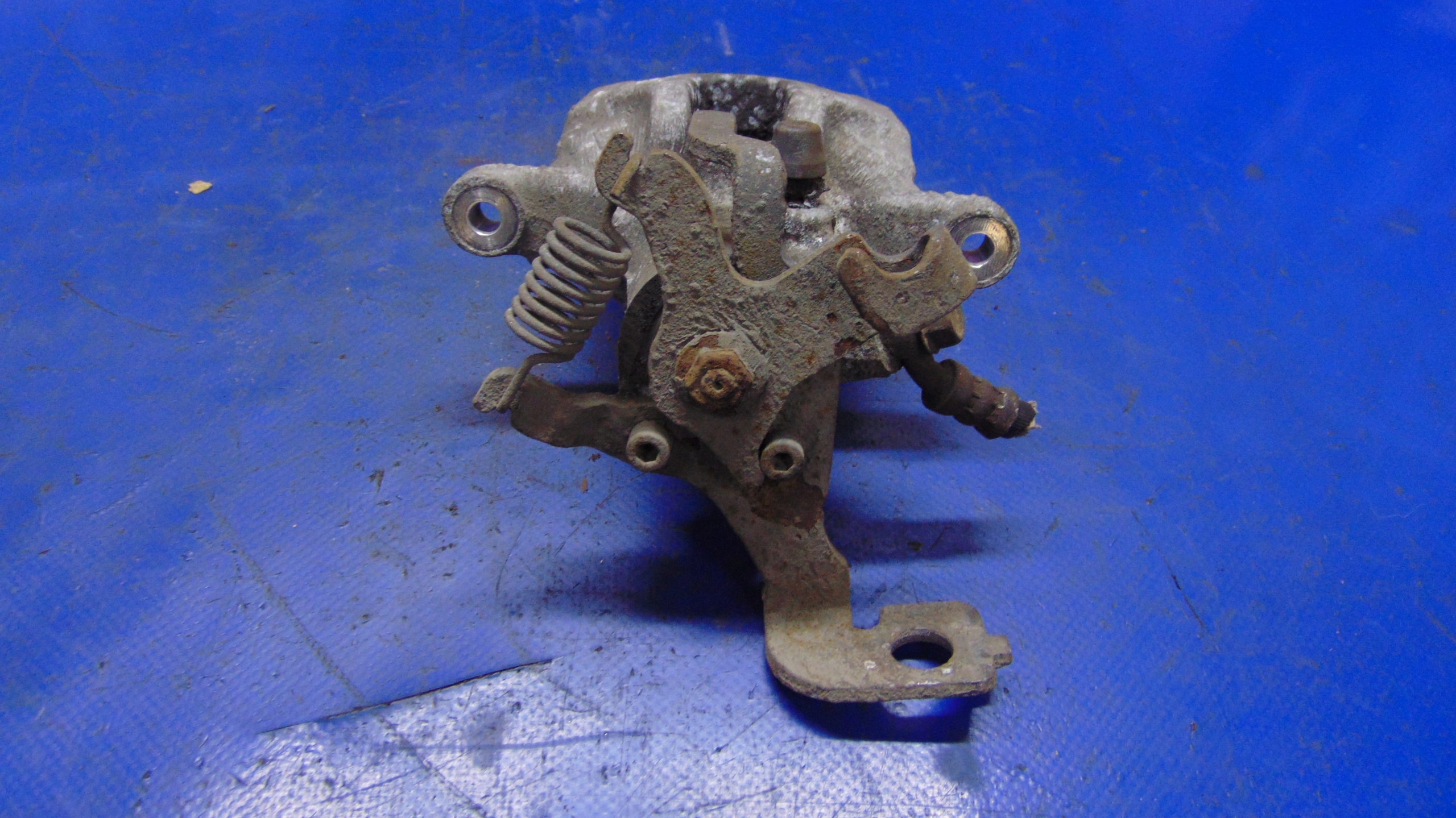 caliper left rear part TOYOTA AURIS II 13-18 ROK