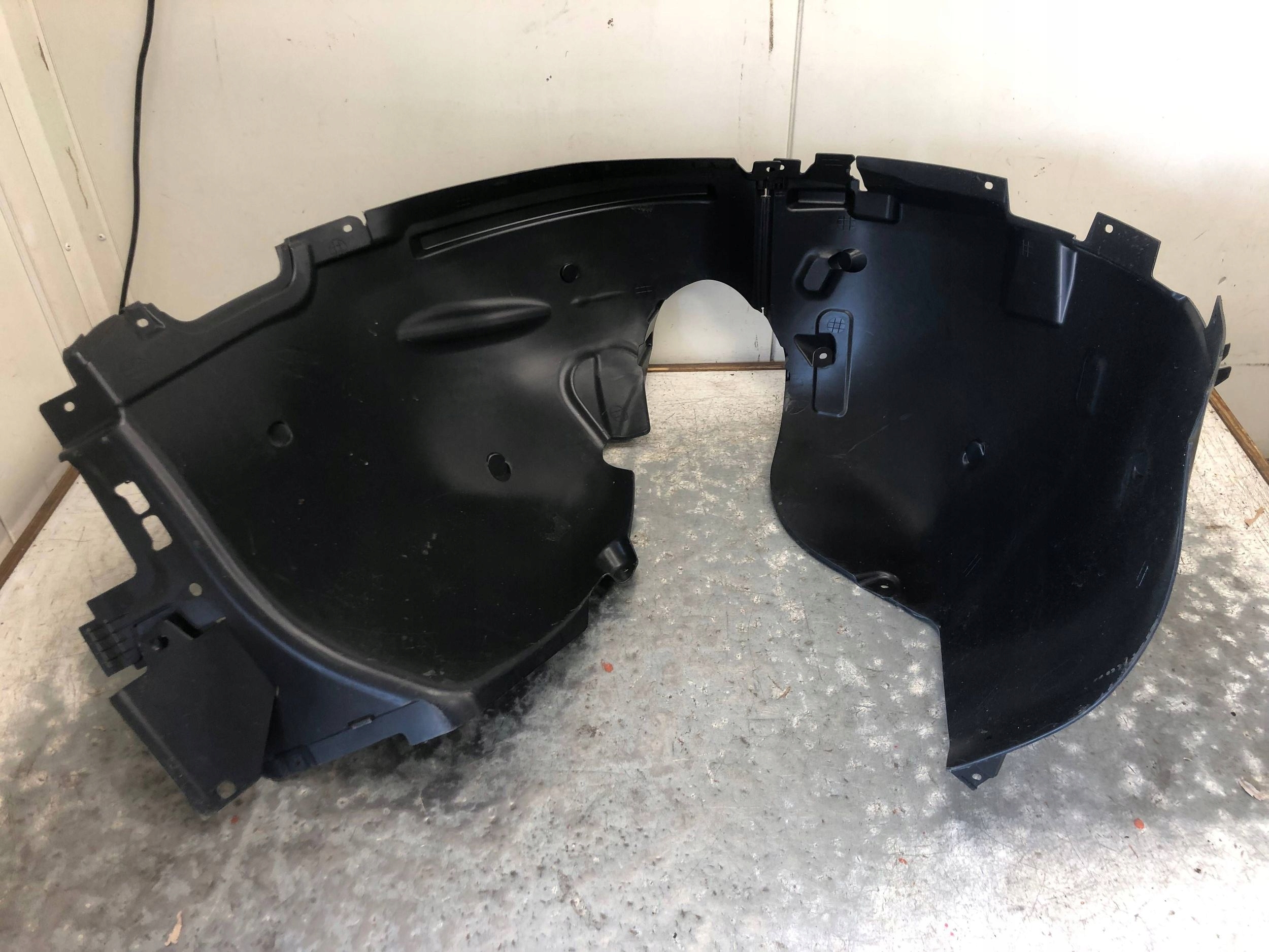 mudguard right front AUDI Q2 81M 81M821172